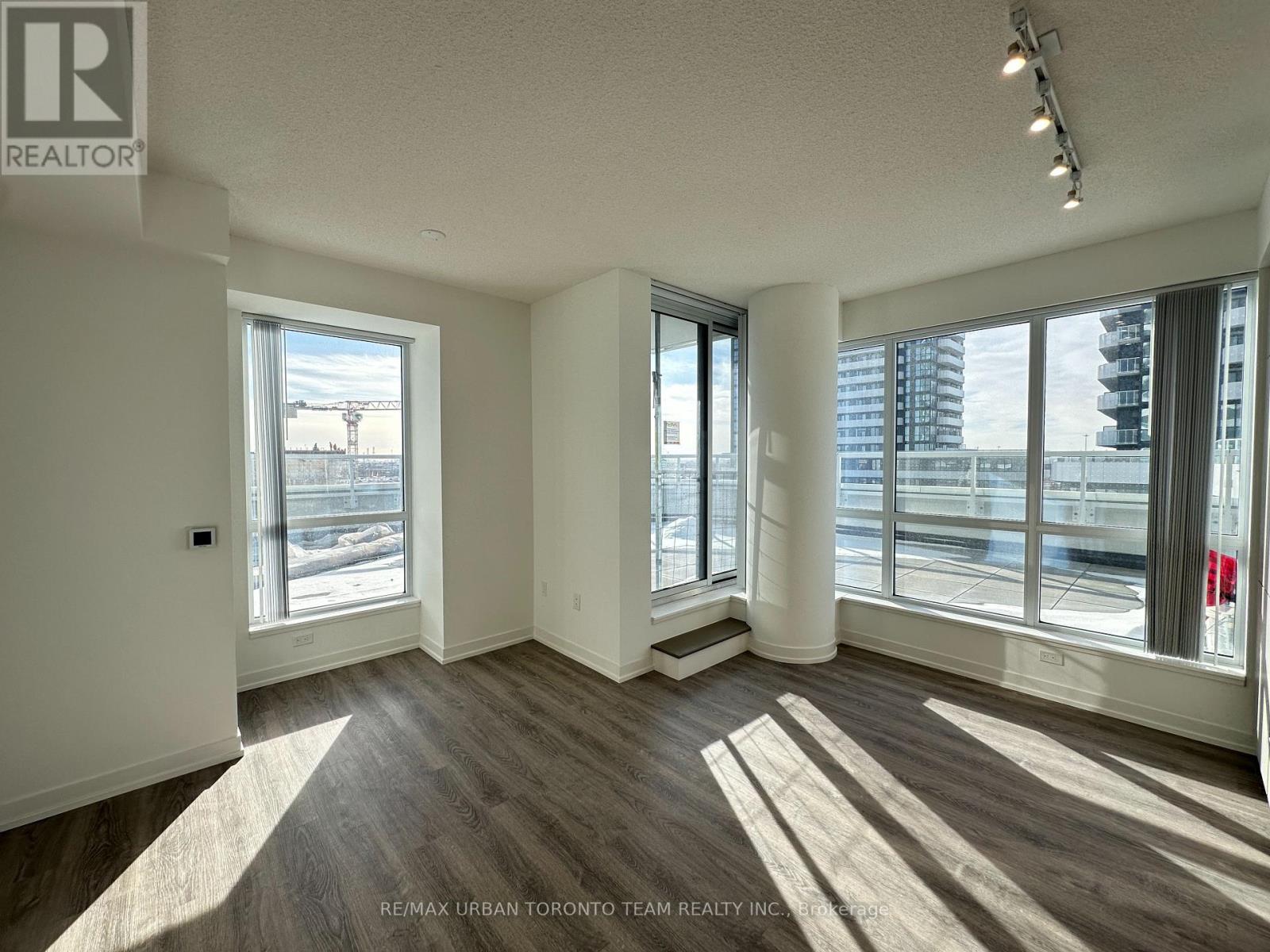 517 - 8 Interchange Way, Vaughan, Ontario  L4K 5Z7 - Photo 6 - N12854970