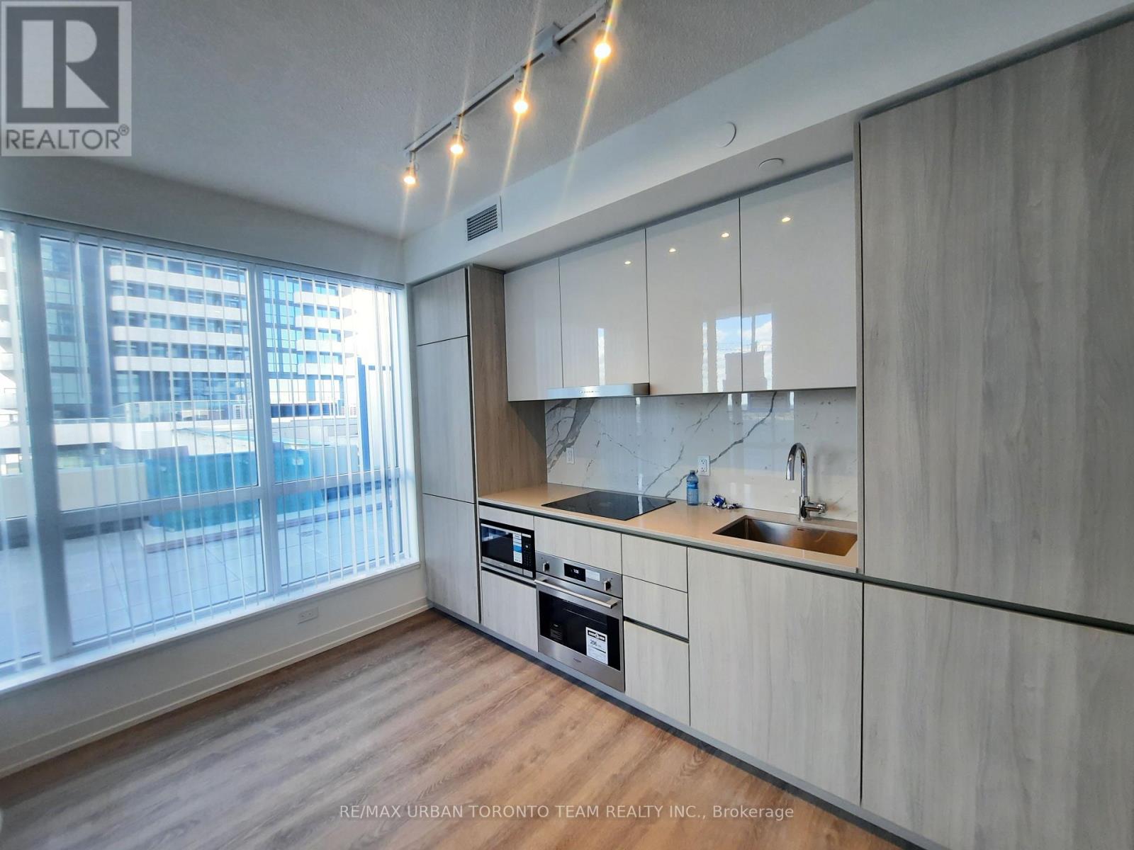 517 - 8 Interchange Way, Vaughan, Ontario  L4K 5Z7 - Photo 7 - N12854970