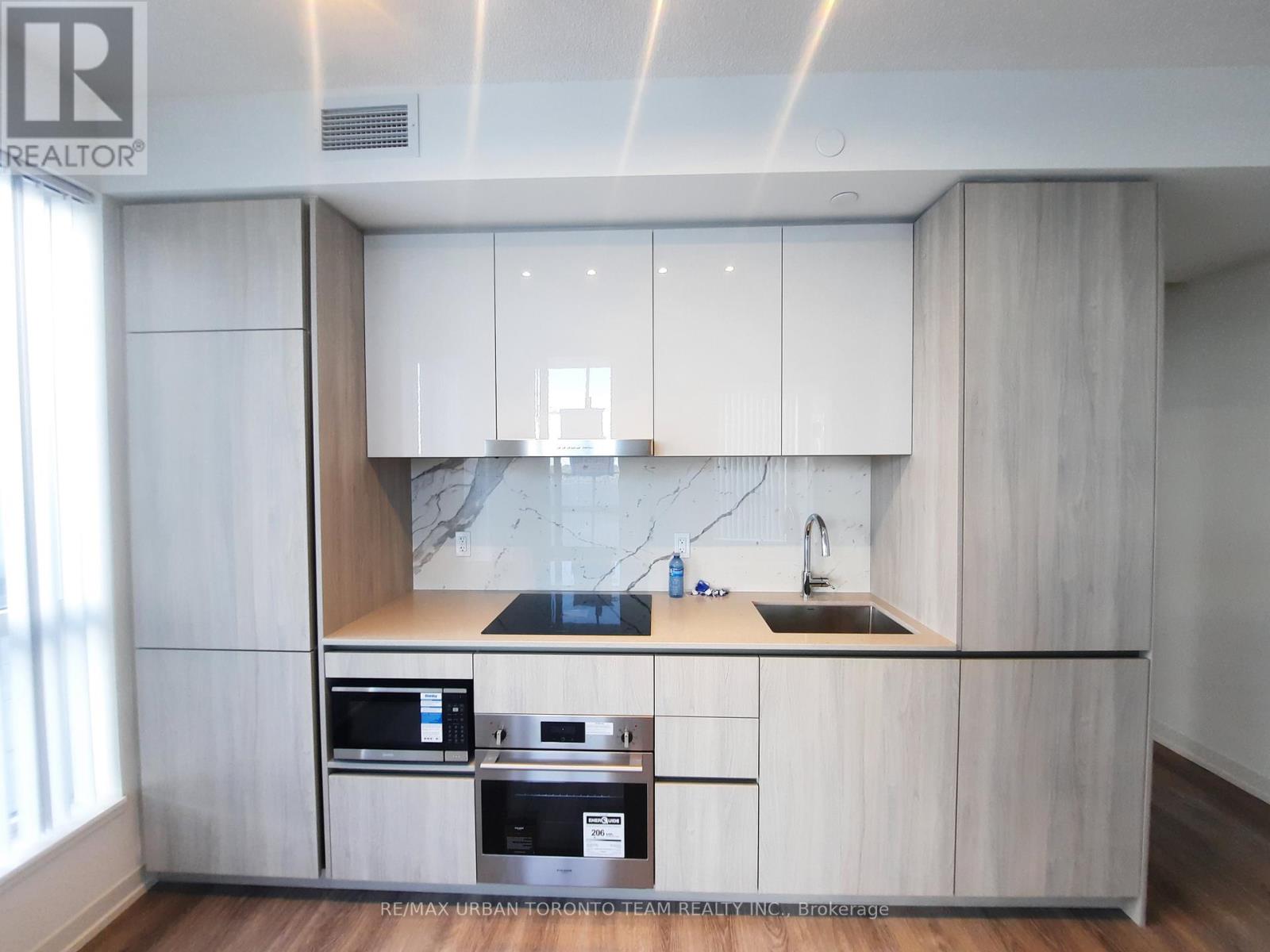 517 - 8 Interchange Way, Vaughan, Ontario  L4K 5Z7 - Photo 9 - N12854970