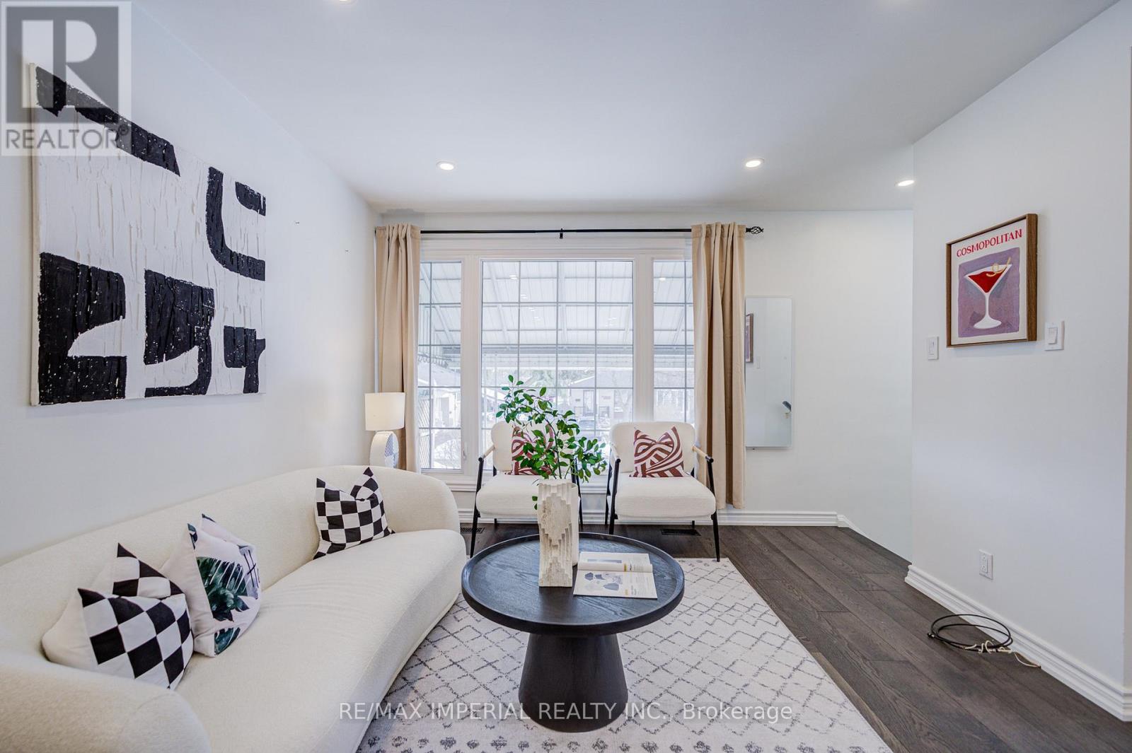 254 Browndale Crescent, Richmond Hill (Crosby), Ontario  L4C 3J1 - Photo 2 - N12854982