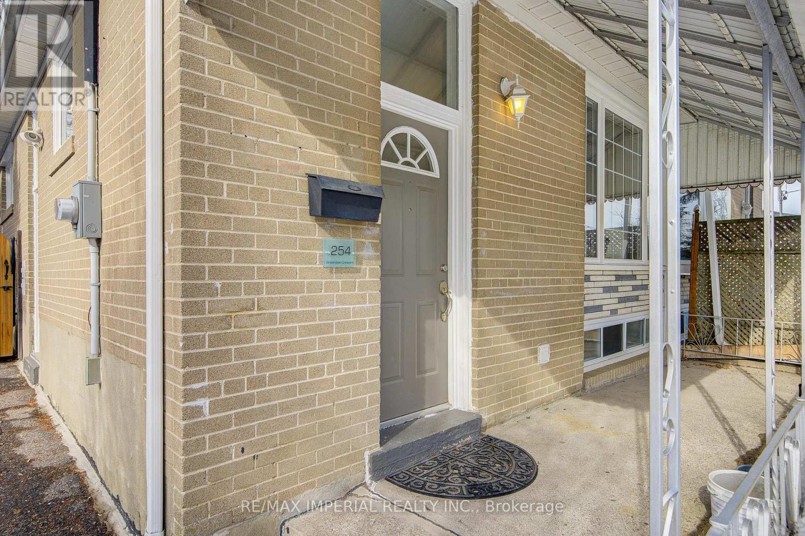 254 Browndale Crescent, Richmond Hill (Crosby), Ontario  L4C 3J1 - Photo 4 - N12854982