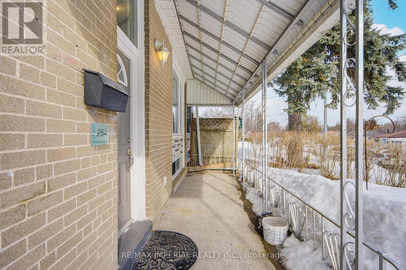 254 Browndale Crescent, Richmond Hill (Crosby), Ontario  L4C 3J1 - Photo 5 - N12854982