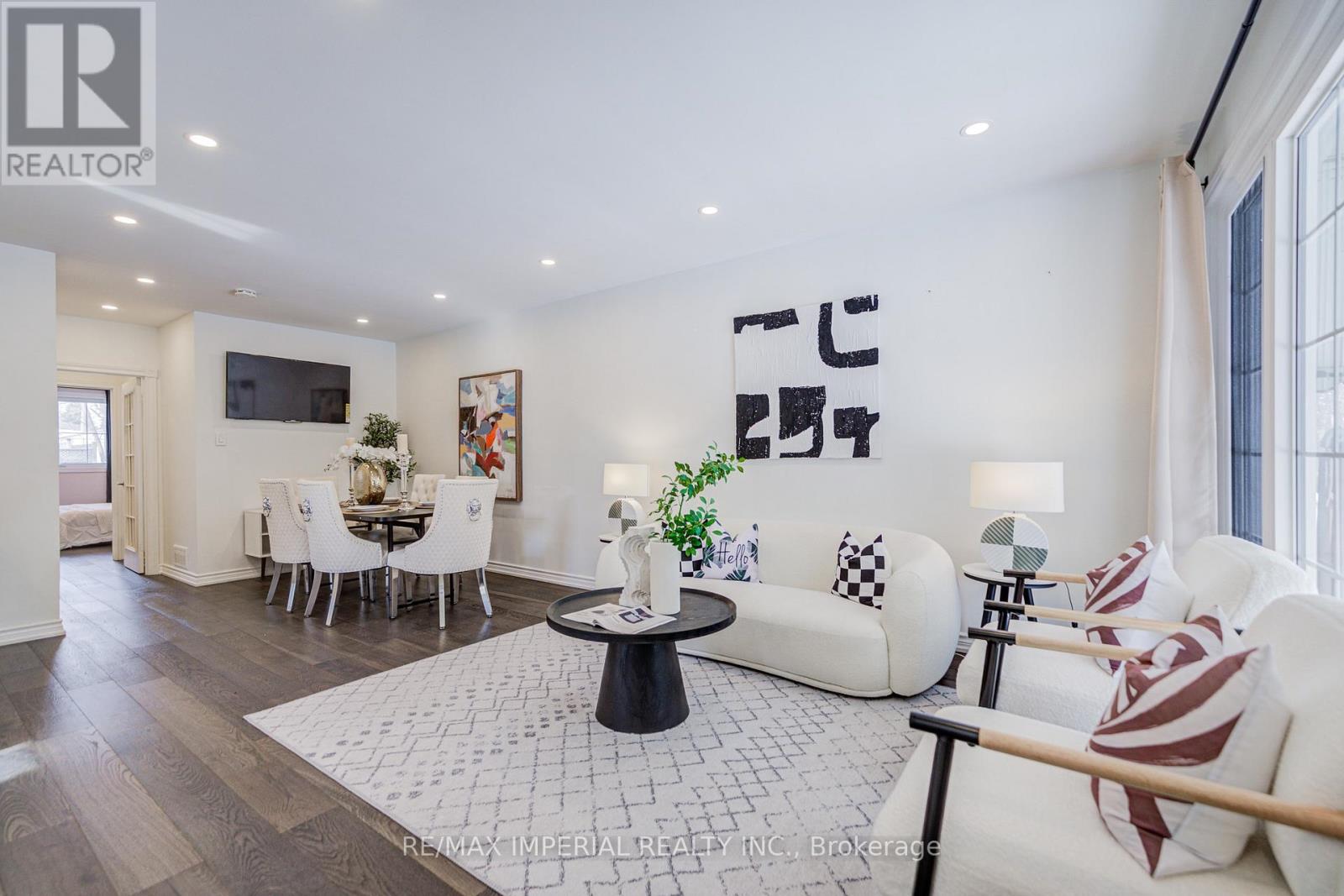 254 Browndale Crescent, Richmond Hill (Crosby), Ontario  L4C 3J1 - Photo 6 - N12854982