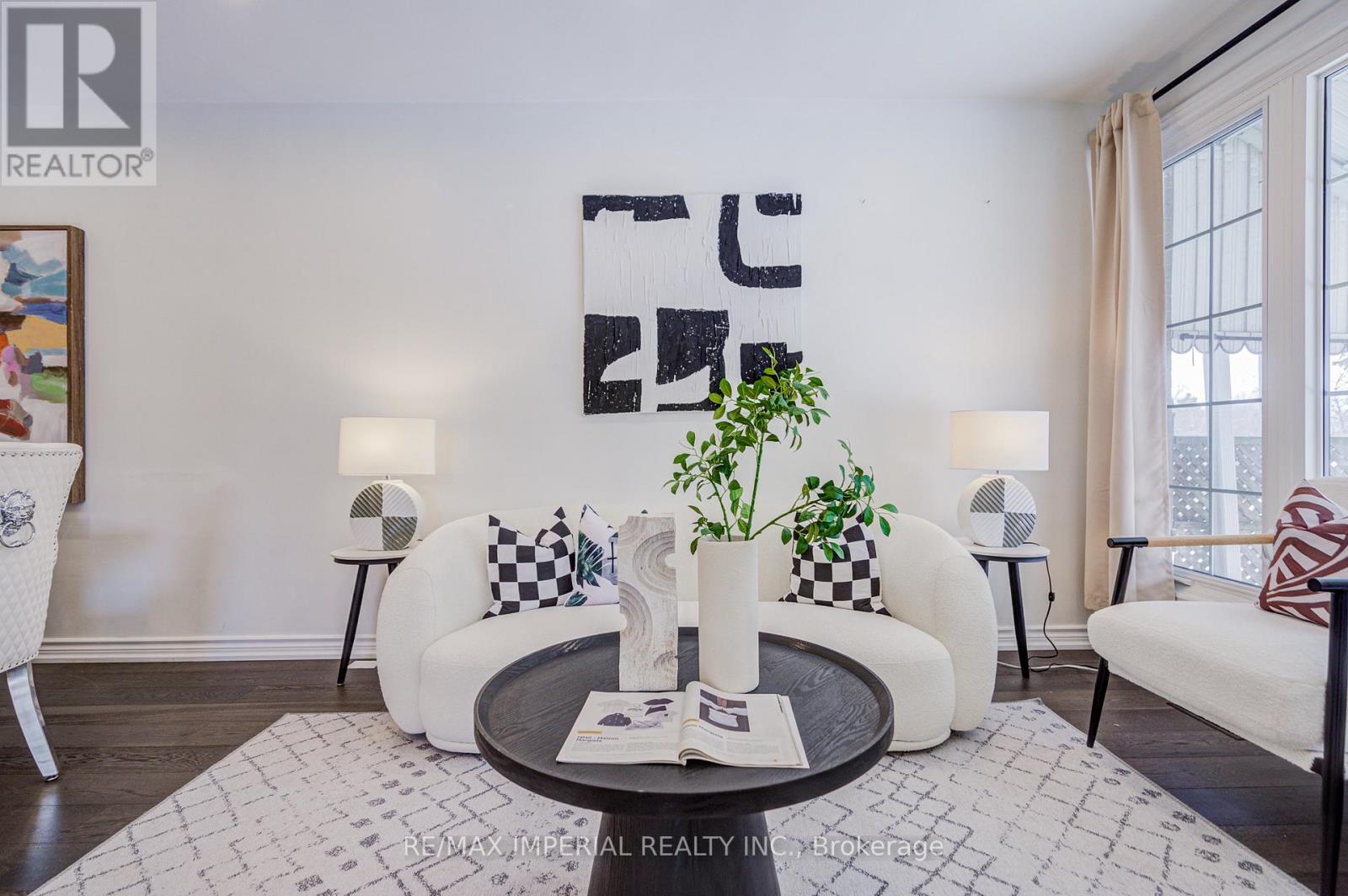 254 Browndale Crescent, Richmond Hill (Crosby), Ontario  L4C 3J1 - Photo 8 - N12854982