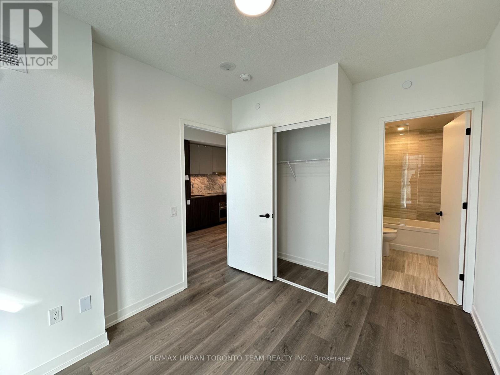 501 - 8 Interchange Way, Vaughan (Vaughan Corporate Centre), Ontario  L4K 5Z7 - Photo 9 - N12855090