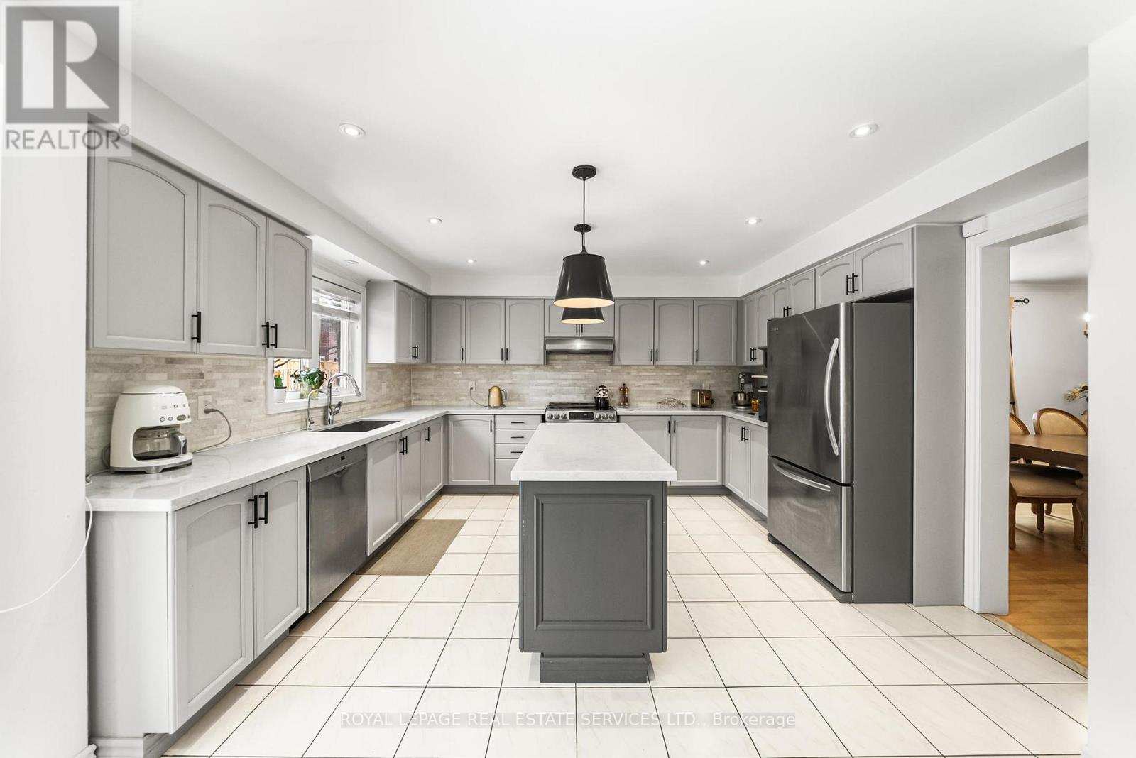 27 Savoy Crescent, Vaughan, Ontario  L4J 7W3 - Photo 10 - N12855168