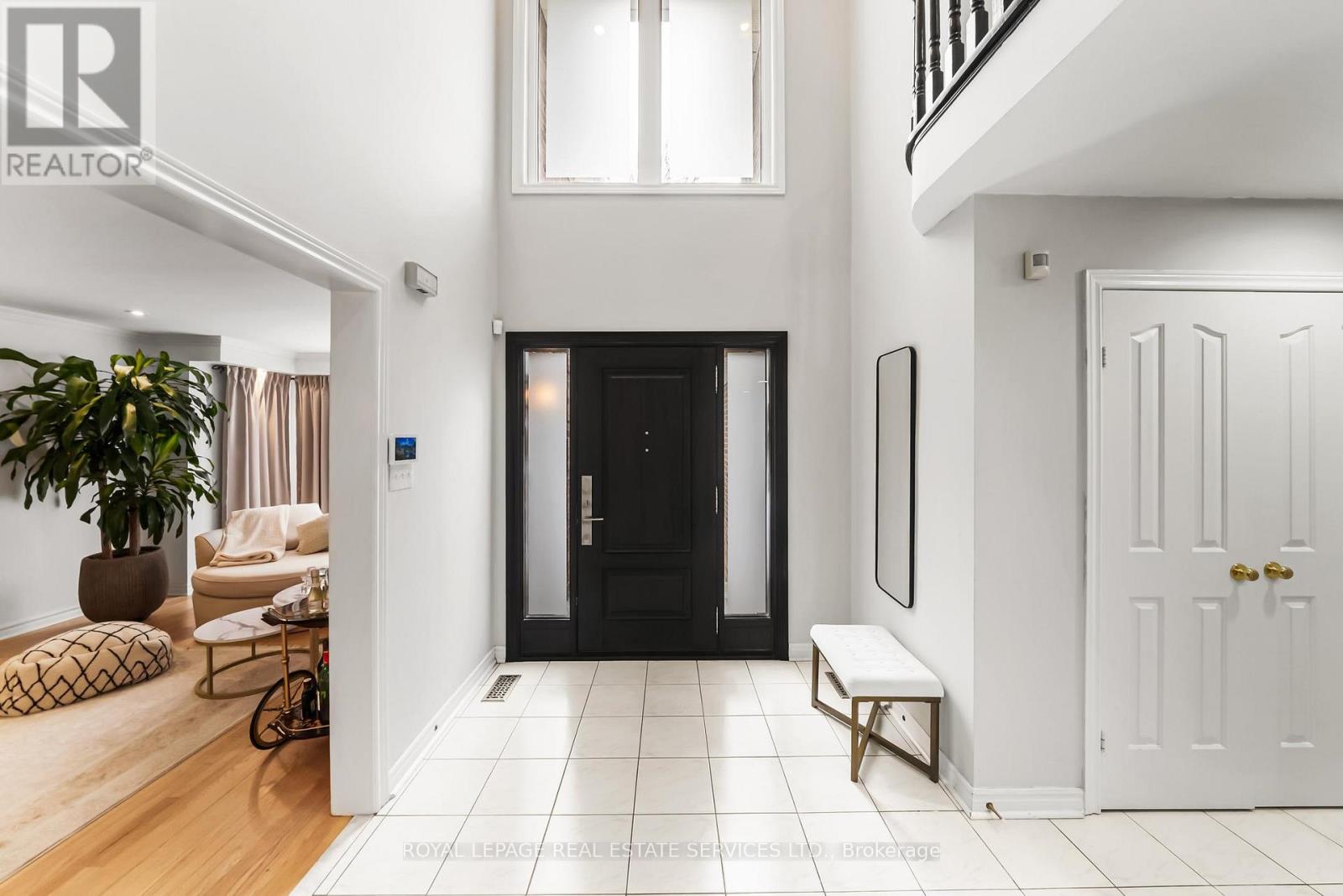 27 Savoy Crescent, Vaughan, Ontario  L4J 7W3 - Photo 4 - N12855168