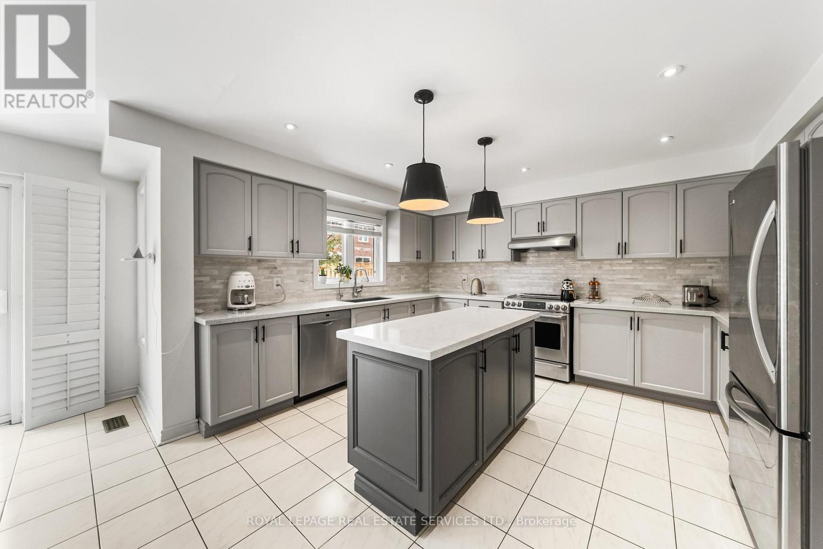 27 Savoy Crescent, Vaughan, Ontario  L4J 7W3 - Photo 9 - N12855168