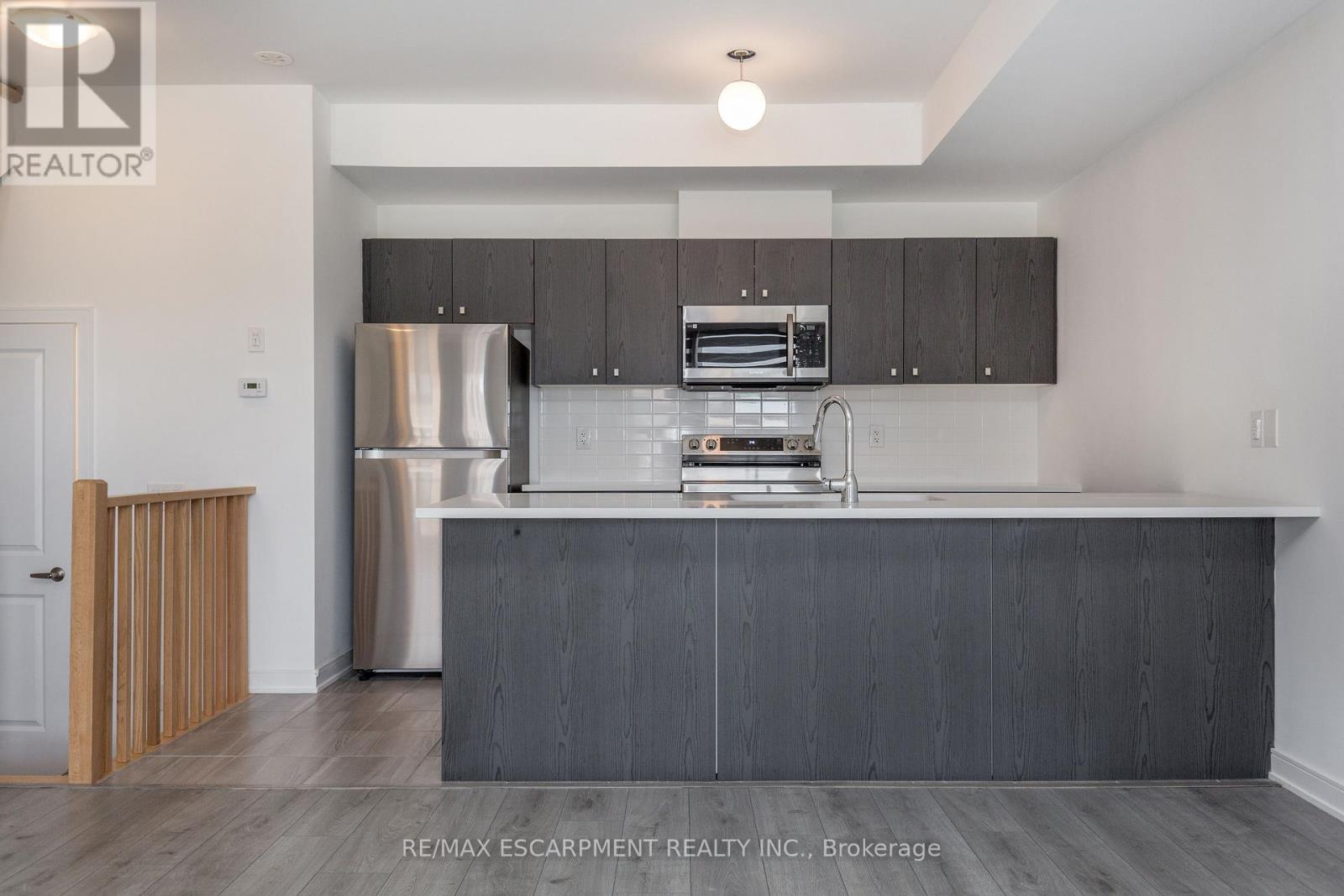 33 Red Maple Lane, Barrie (Innis-Shore), Ontario  L9J 0N4 - Photo 6 - S12855020