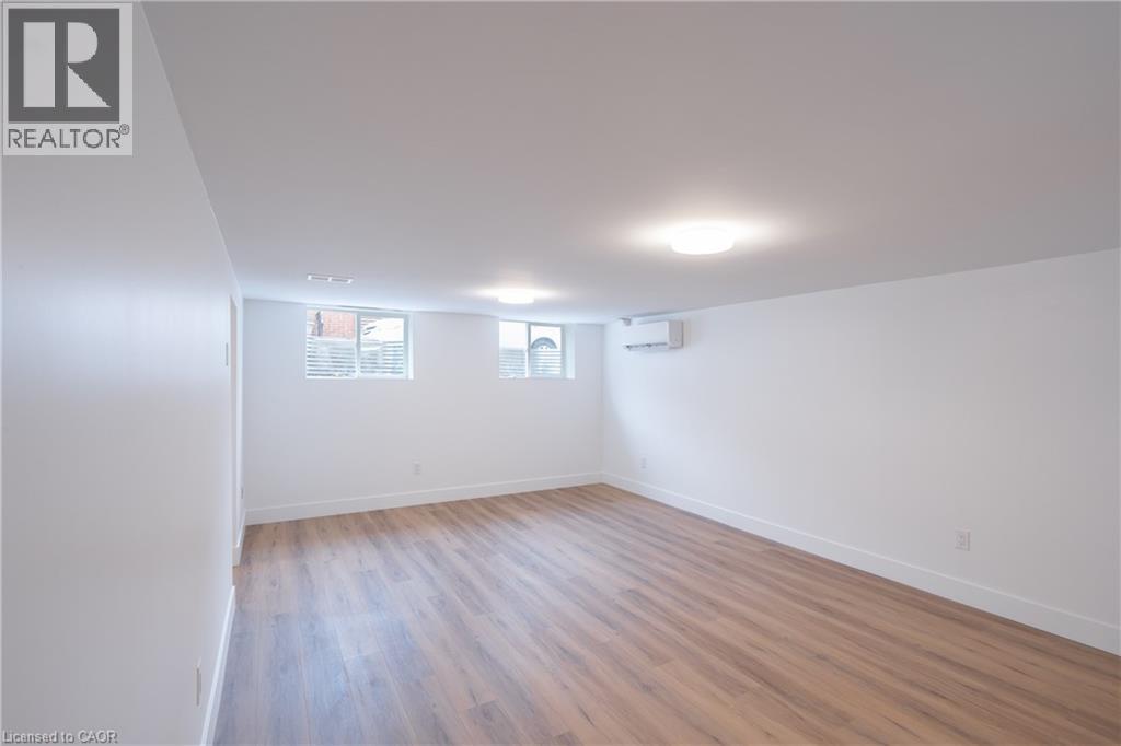 2137 Mount Forest Drive Unit# Lower, Burlington, Ontario  L7P 1H6 - Photo 2 - 40810203