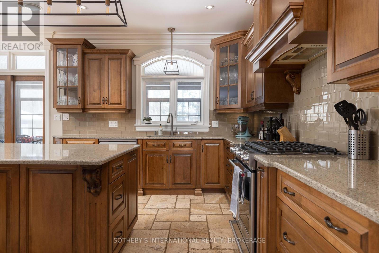 17 Rhodes Court, Pelham, Ontario  L0S 1E4 - Photo 17 - X12826476