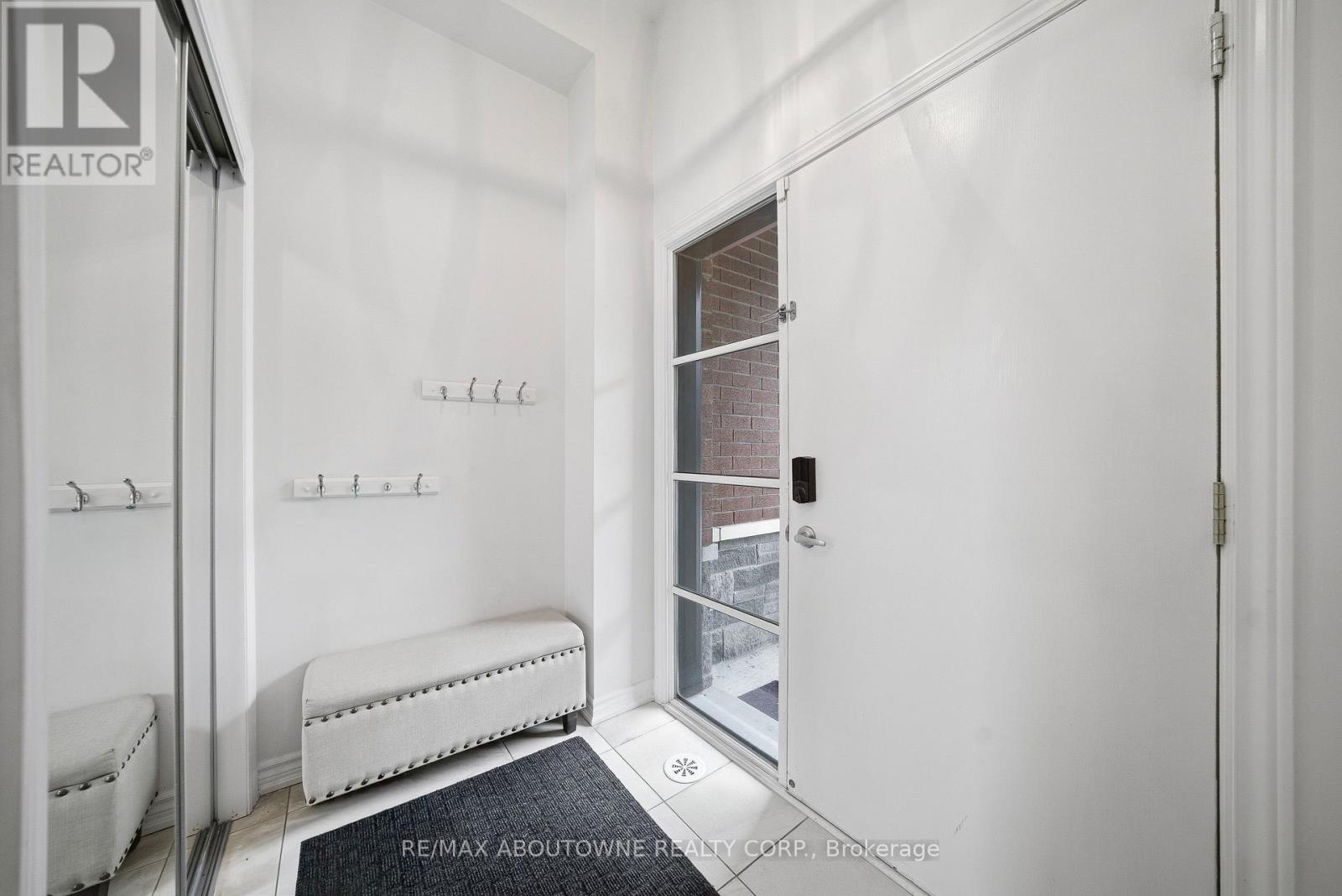 3066 Cascade Common, Oakville, Ontario  L6H 0R8 - Photo 3 - W12855000