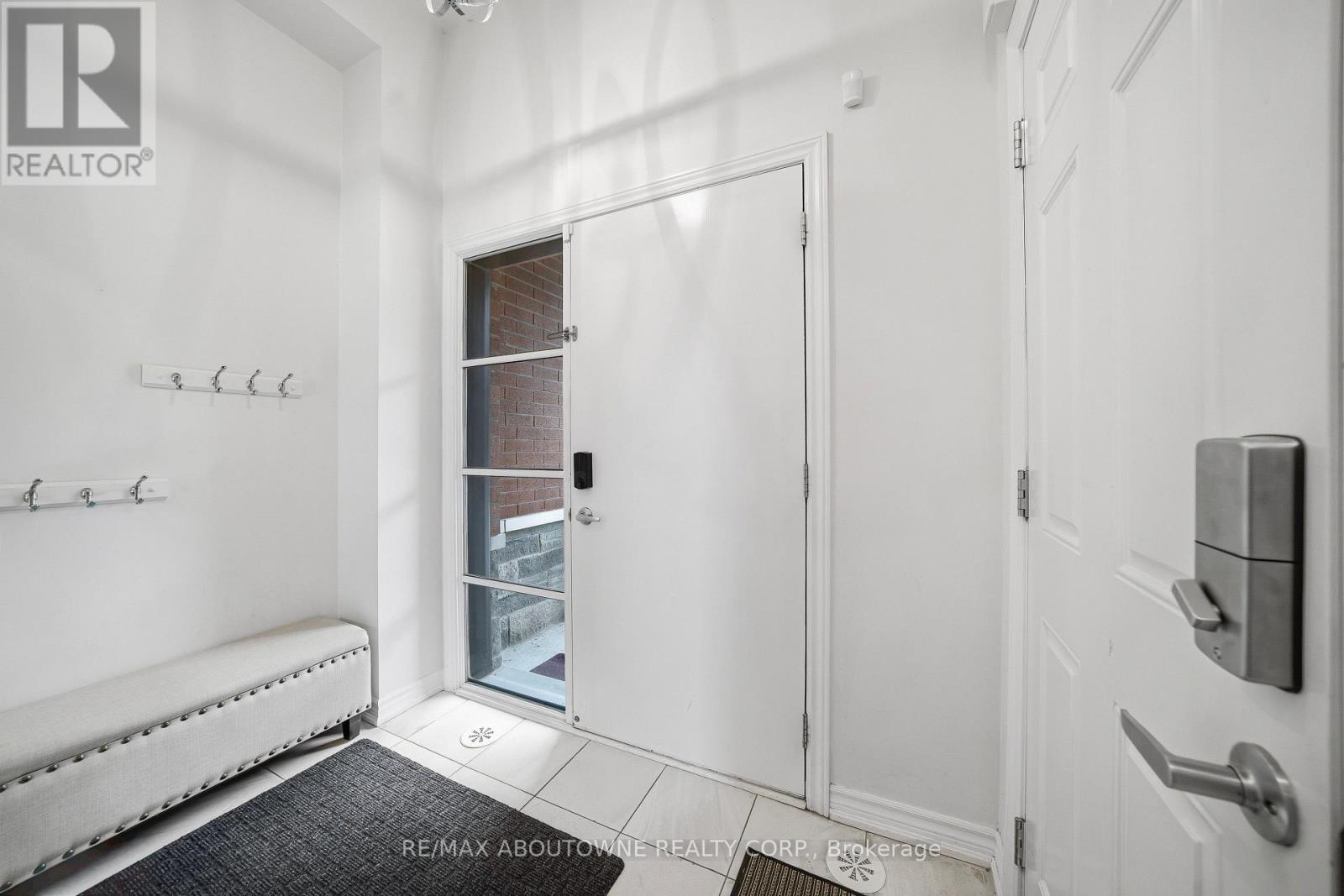 3066 Cascade Common, Oakville, Ontario  L6H 0R8 - Photo 4 - W12855000