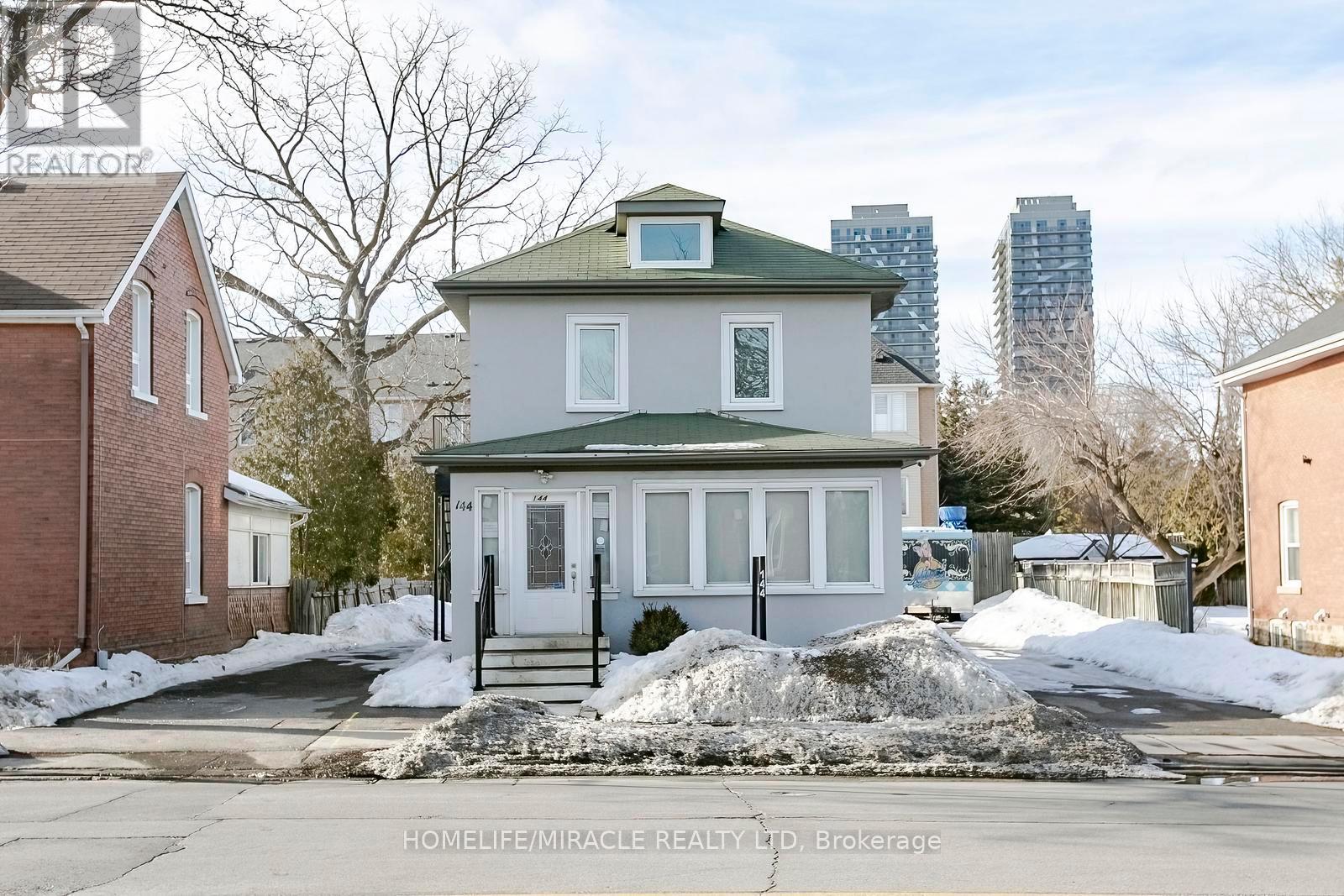 144 QUEEN STREET W, Brampton, Ontario