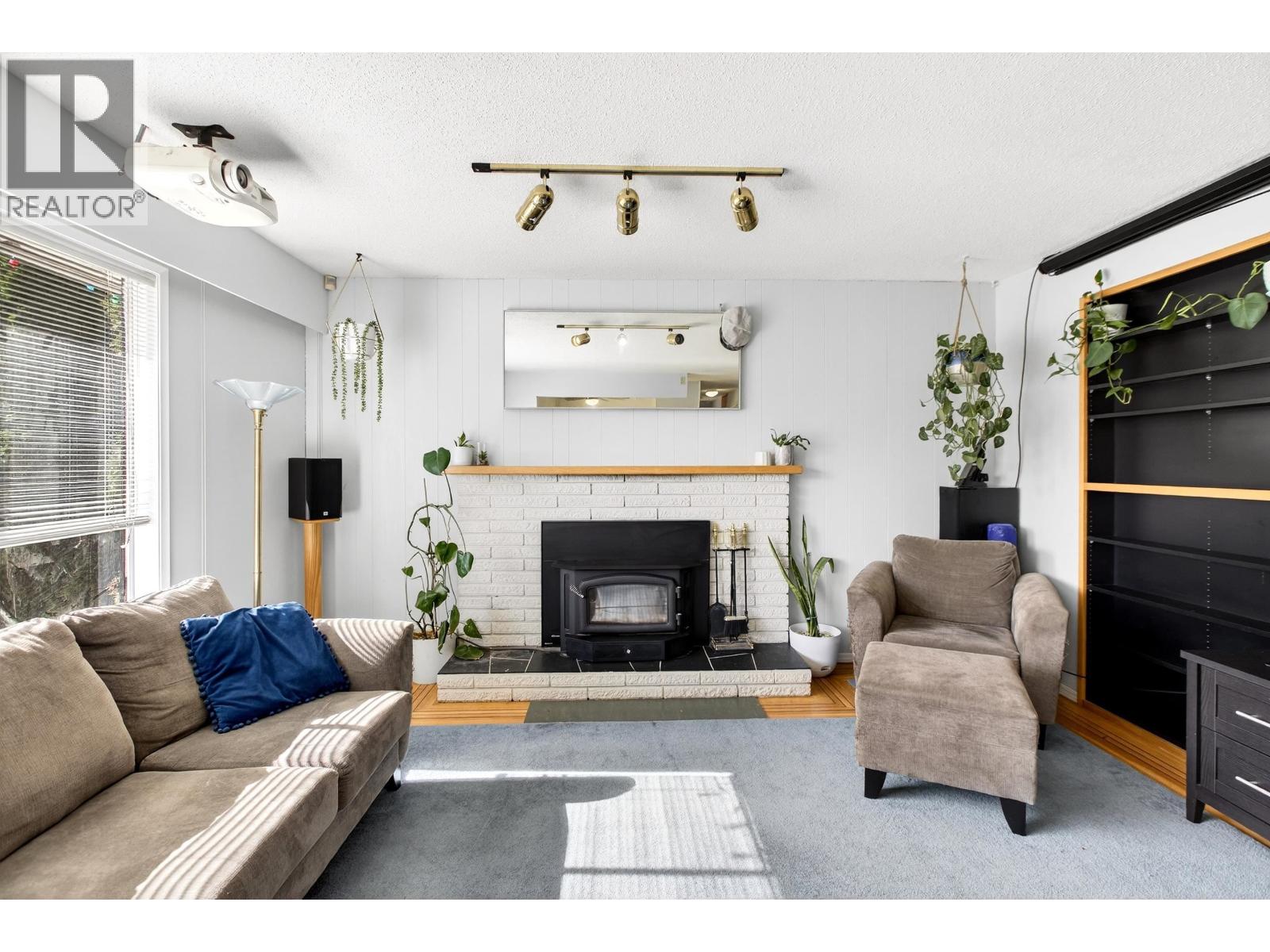 1167 Laburnum Avenue, Port Coquitlam, British Columbia  V3B 1K2 - Photo 2 - R3096815