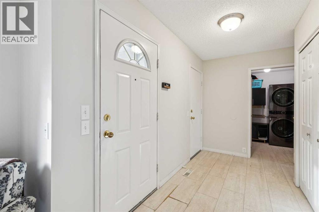 124 Woodmark Crescent Sw, Calgary, Alberta  T2W 4Z2 - Photo 2 - A2281355