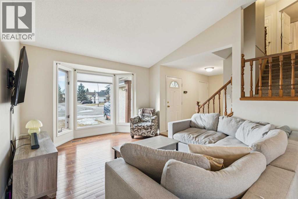 124 Woodmark Crescent Sw, Calgary, Alberta  T2W 4Z2 - Photo 4 - A2281355