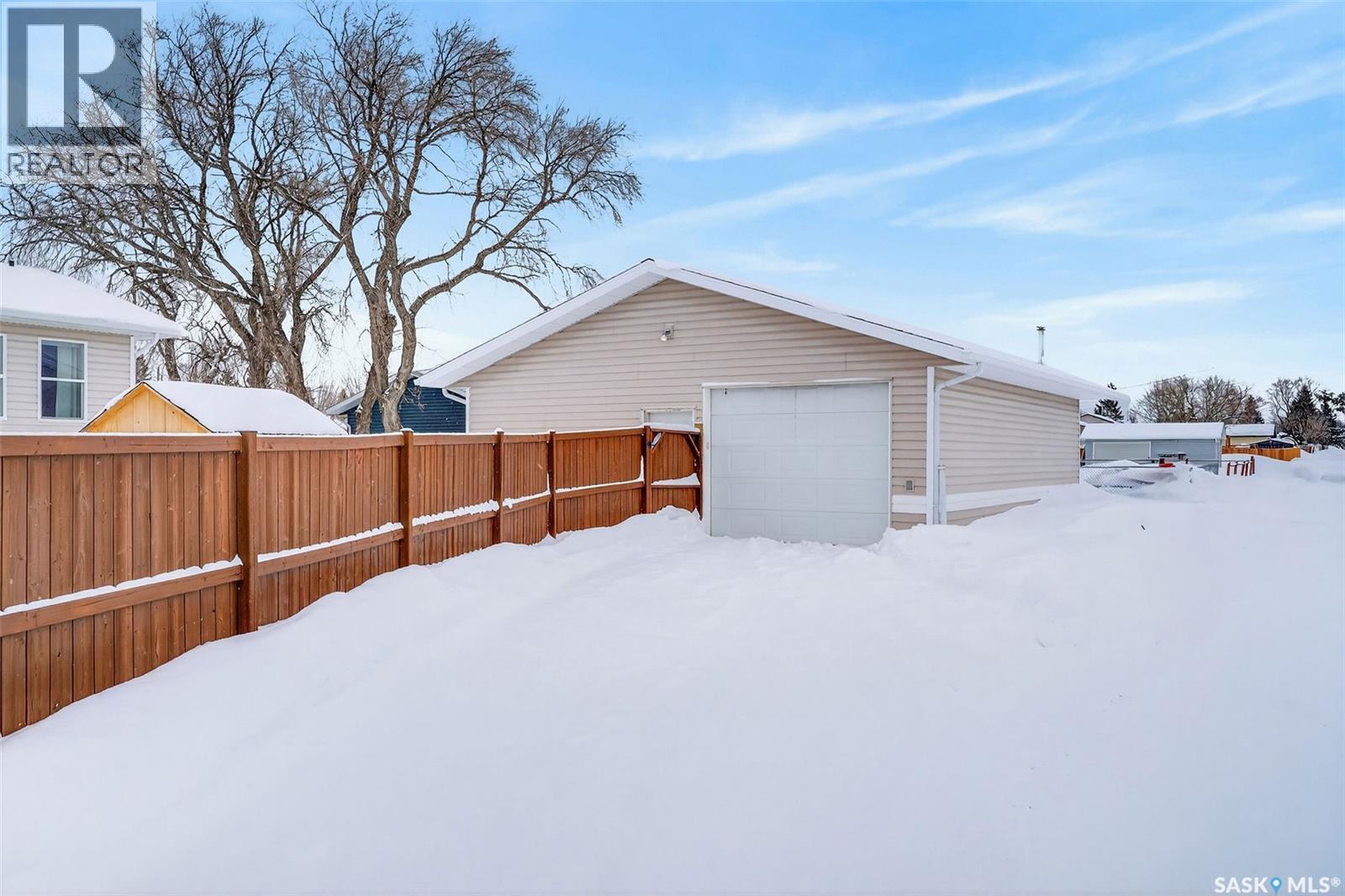 225 Osborne Street, Melfort, Saskatchewan  S0E 1A0 - Photo 3 - SK029822