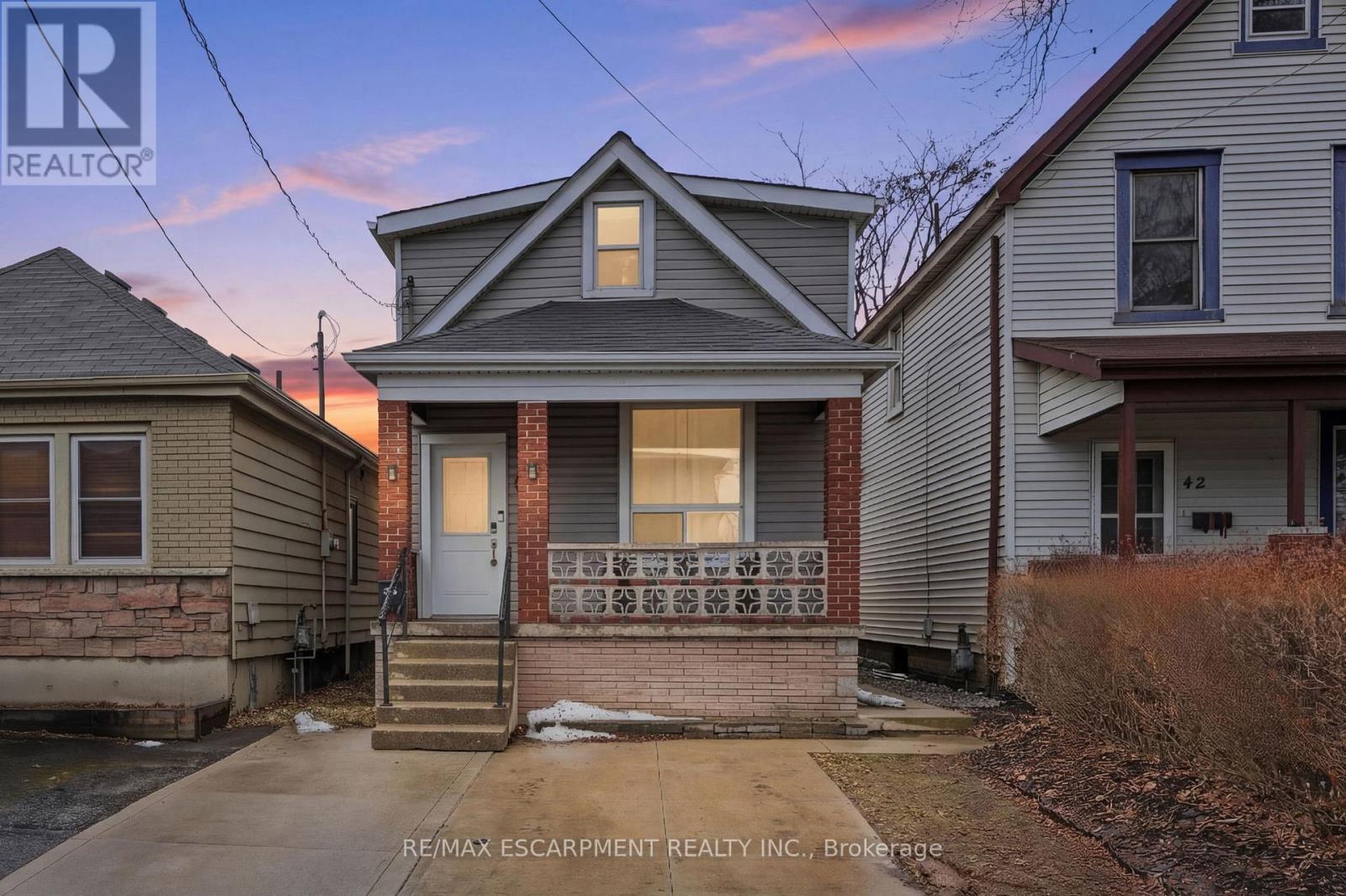 44 WHITFIELD AVENUE, Hamilton, Ontario