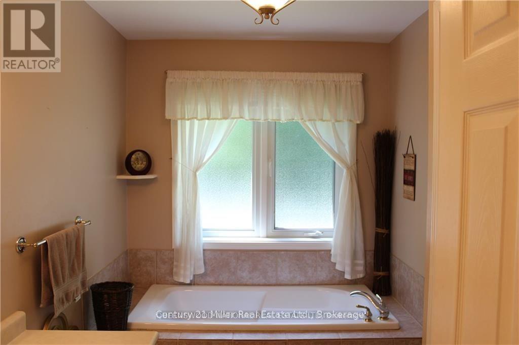 994 Kamaniskeg Lake Road, Hastings Highlands, Ontario  K0J 1L0 - Photo 31 - X12855212