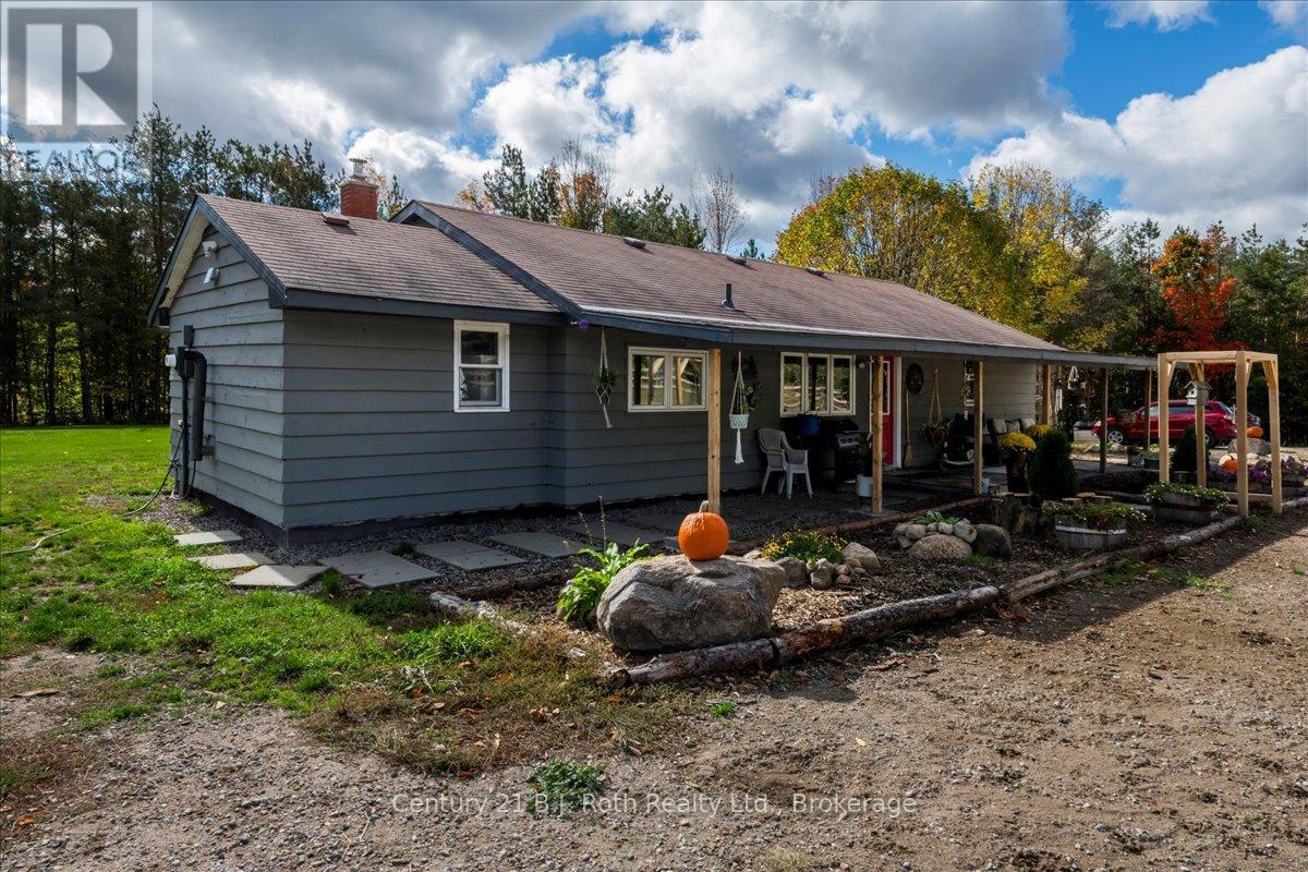 2286 Flos 10 Road, Springwater, Ontario  L0L 1P0 - Photo 4 - S12855224
