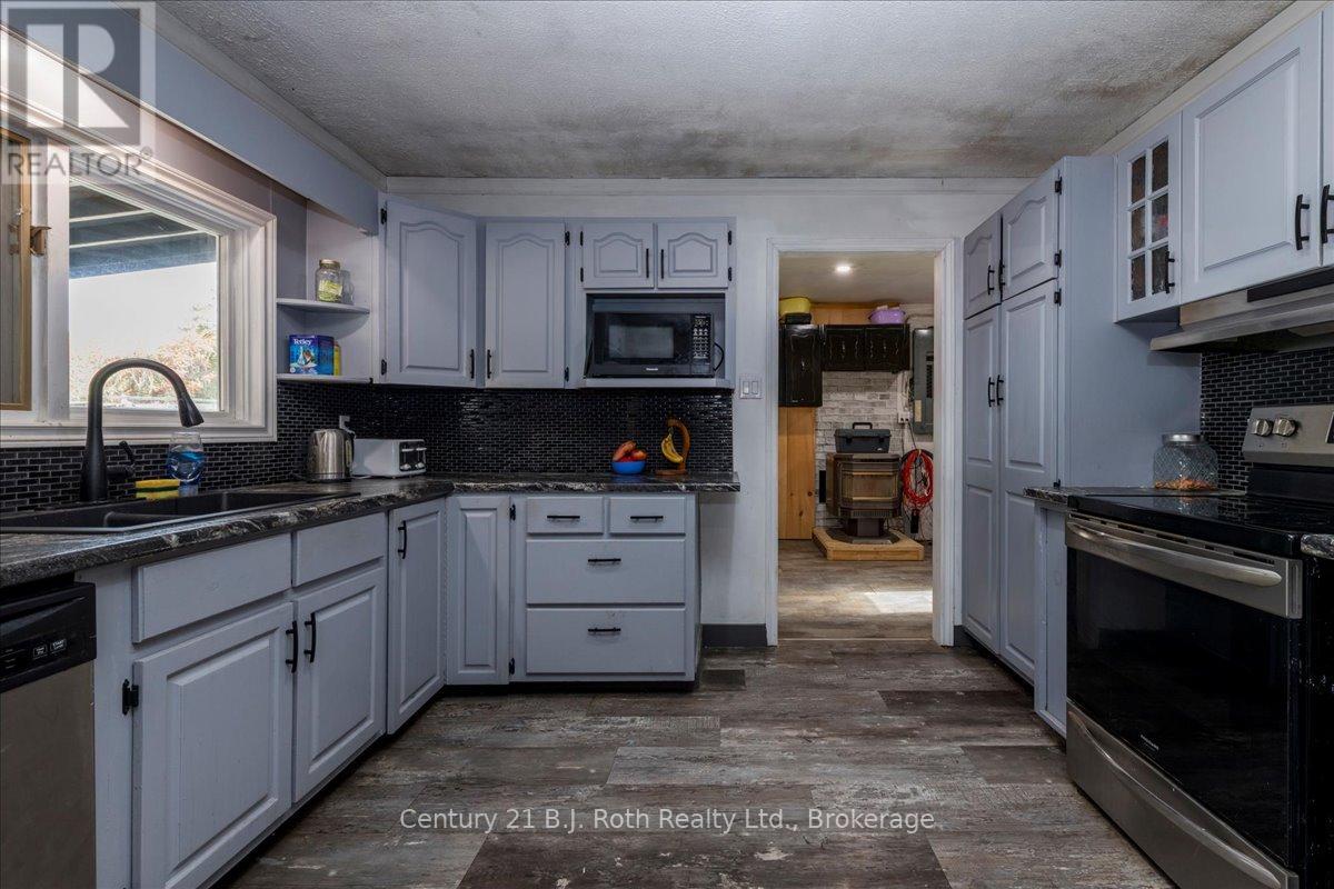 2286 Flos 10 Road, Springwater, Ontario  L0L 1P0 - Photo 8 - S12855224