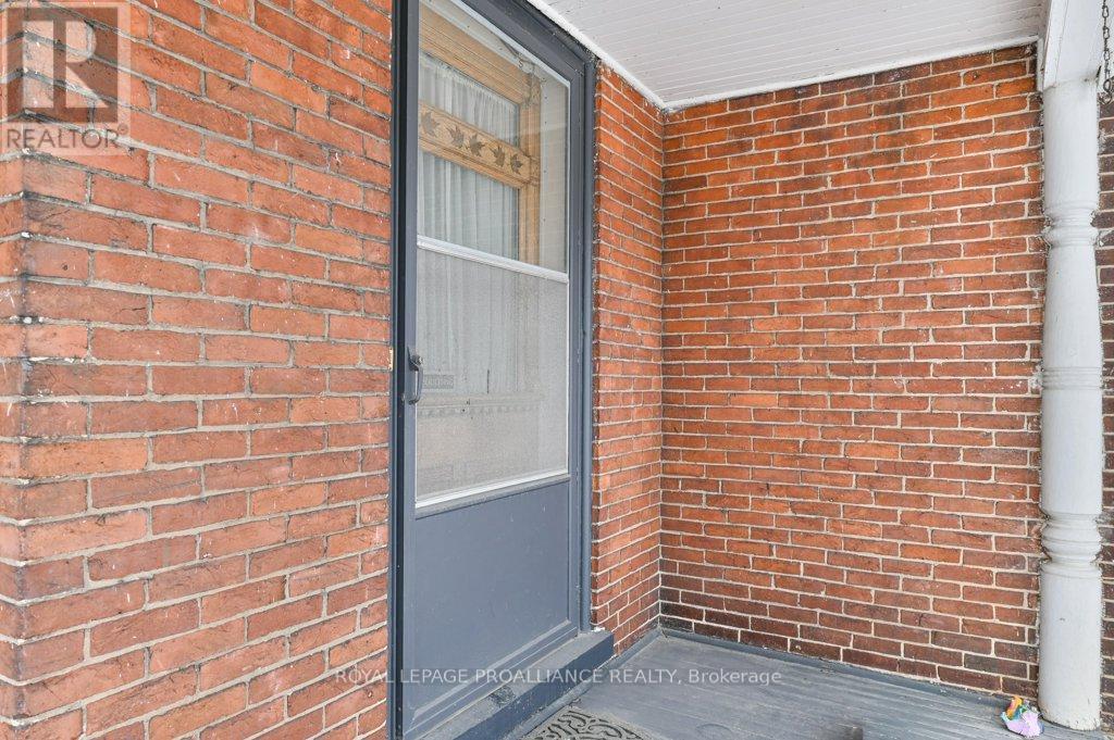 88 Marmora Street, Quinte West (Trenton Ward), Ontario  K8V 2J1 - Photo 5 - X12855262