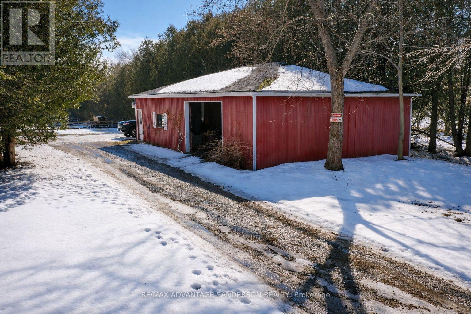 8201 Observatory Drive, Lucan Biddulph, Ontario  N0M 1V0 - Photo 10 - X12855322