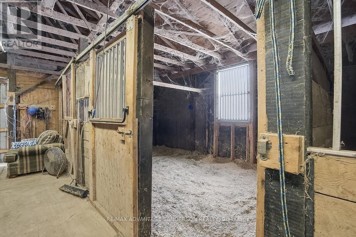 8201 Observatory Drive, Lucan Biddulph, Ontario  N0M 1V0 - Photo 19 - X12855322