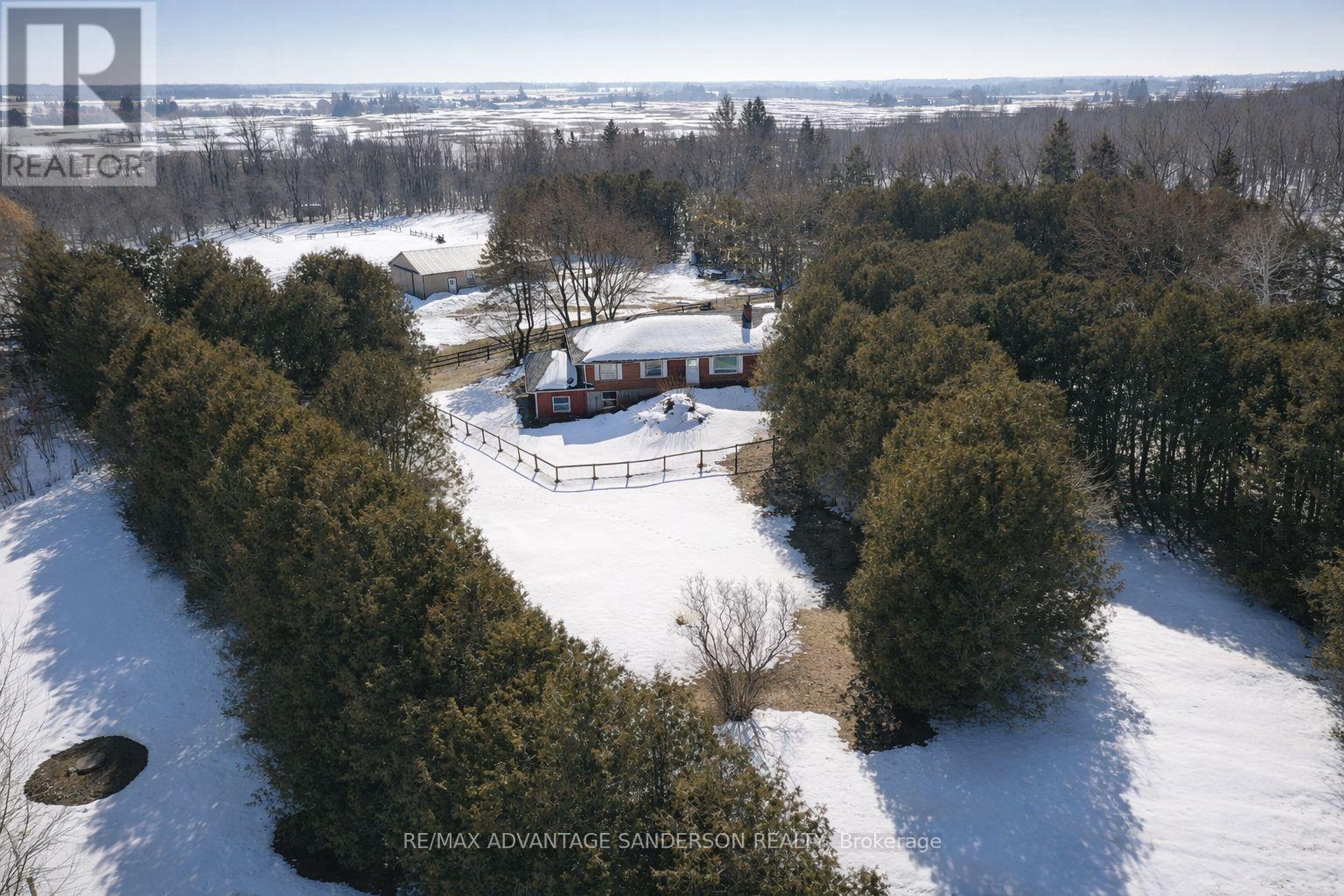 8201 Observatory Drive, Lucan Biddulph, Ontario  N0M 1V0 - Photo 2 - X12855322