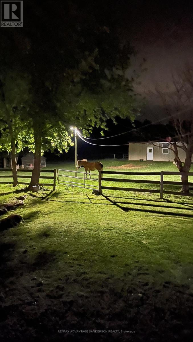 8201 Observatory Drive, Lucan Biddulph, Ontario  N0M 1V0 - Photo 24 - X12855322