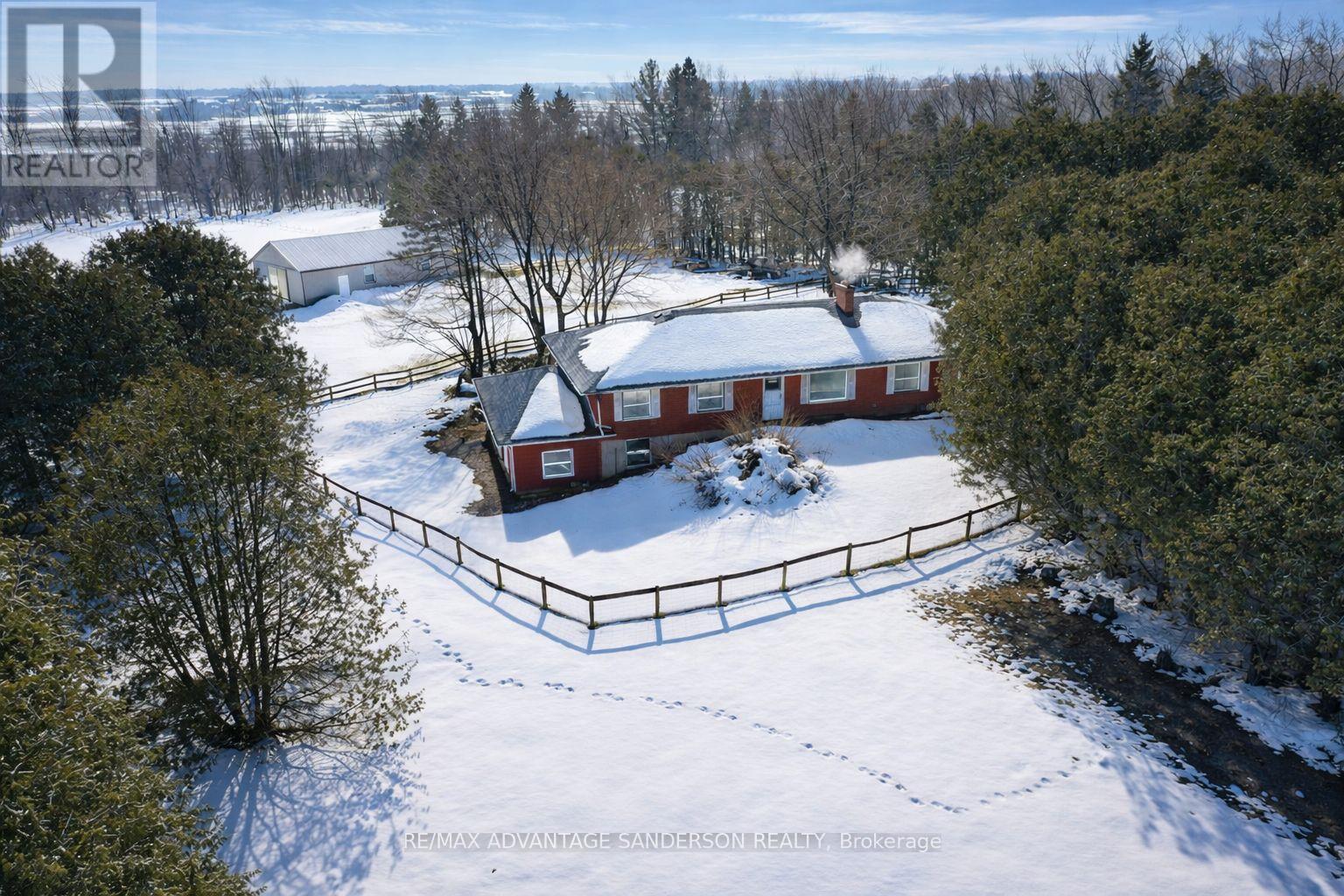 8201 Observatory Drive, Lucan Biddulph, Ontario  N0M 1V0 - Photo 3 - X12855322