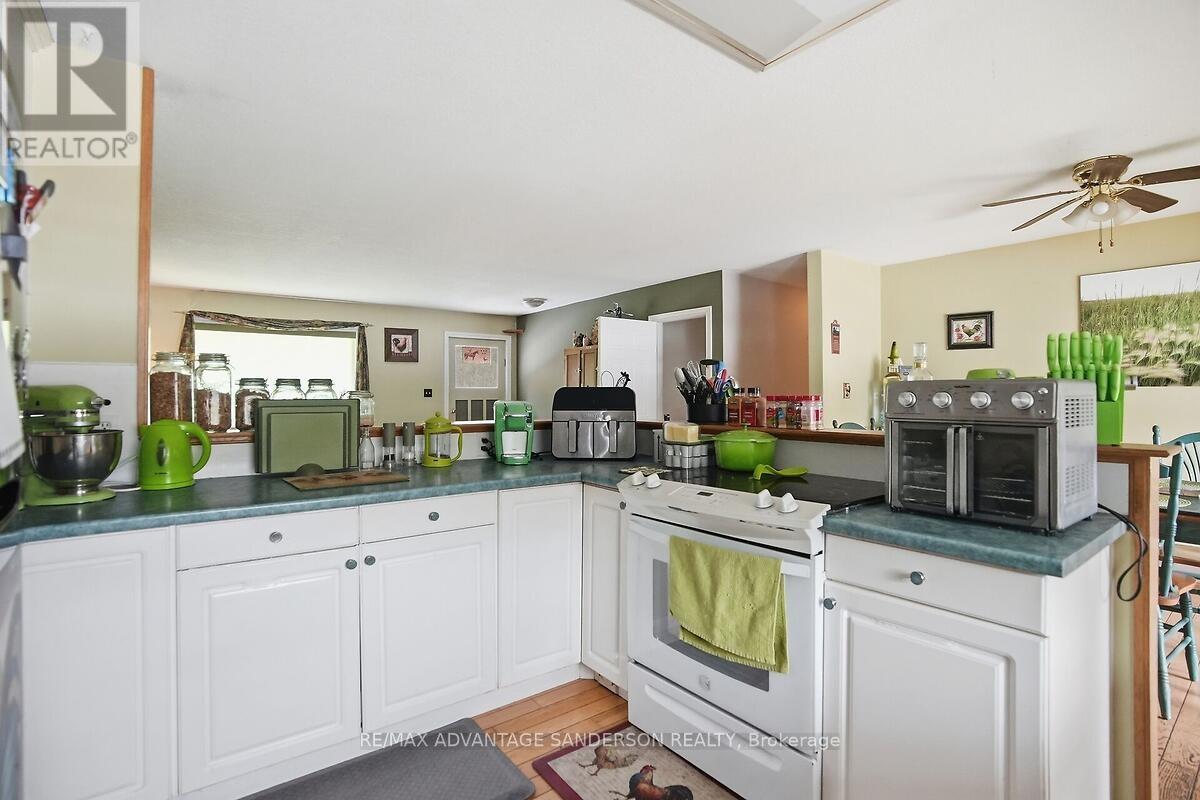 8201 Observatory Drive, Lucan Biddulph, Ontario  N0M 1V0 - Photo 30 - X12855322