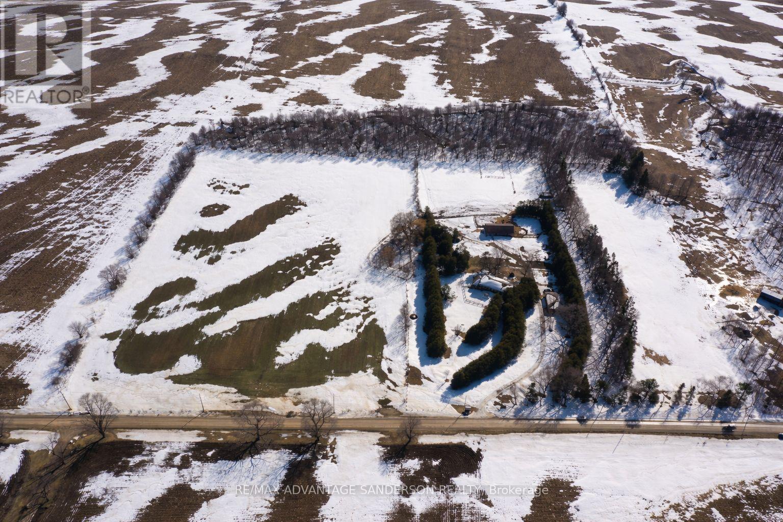 8201 Observatory Drive, Lucan Biddulph, Ontario  N0M 1V0 - Photo 6 - X12855322