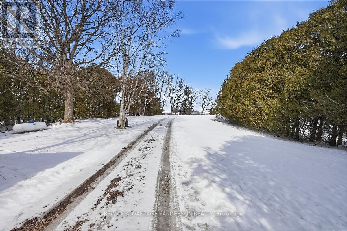 8201 Observatory Drive, Lucan Biddulph, Ontario  N0M 1V0 - Photo 12 - X12855326