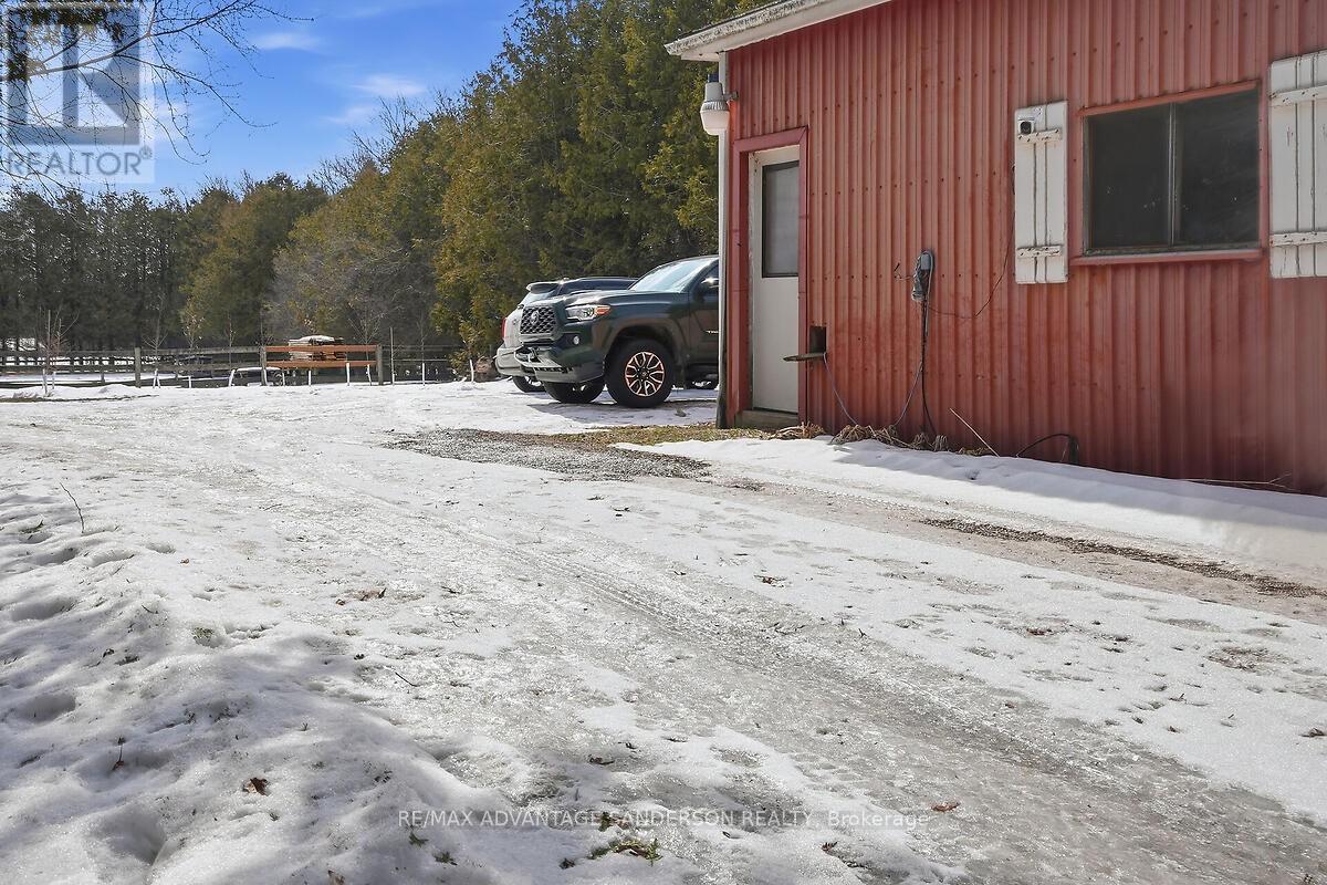 8201 Observatory Drive, Lucan Biddulph, Ontario  N0M 1V0 - Photo 14 - X12855326