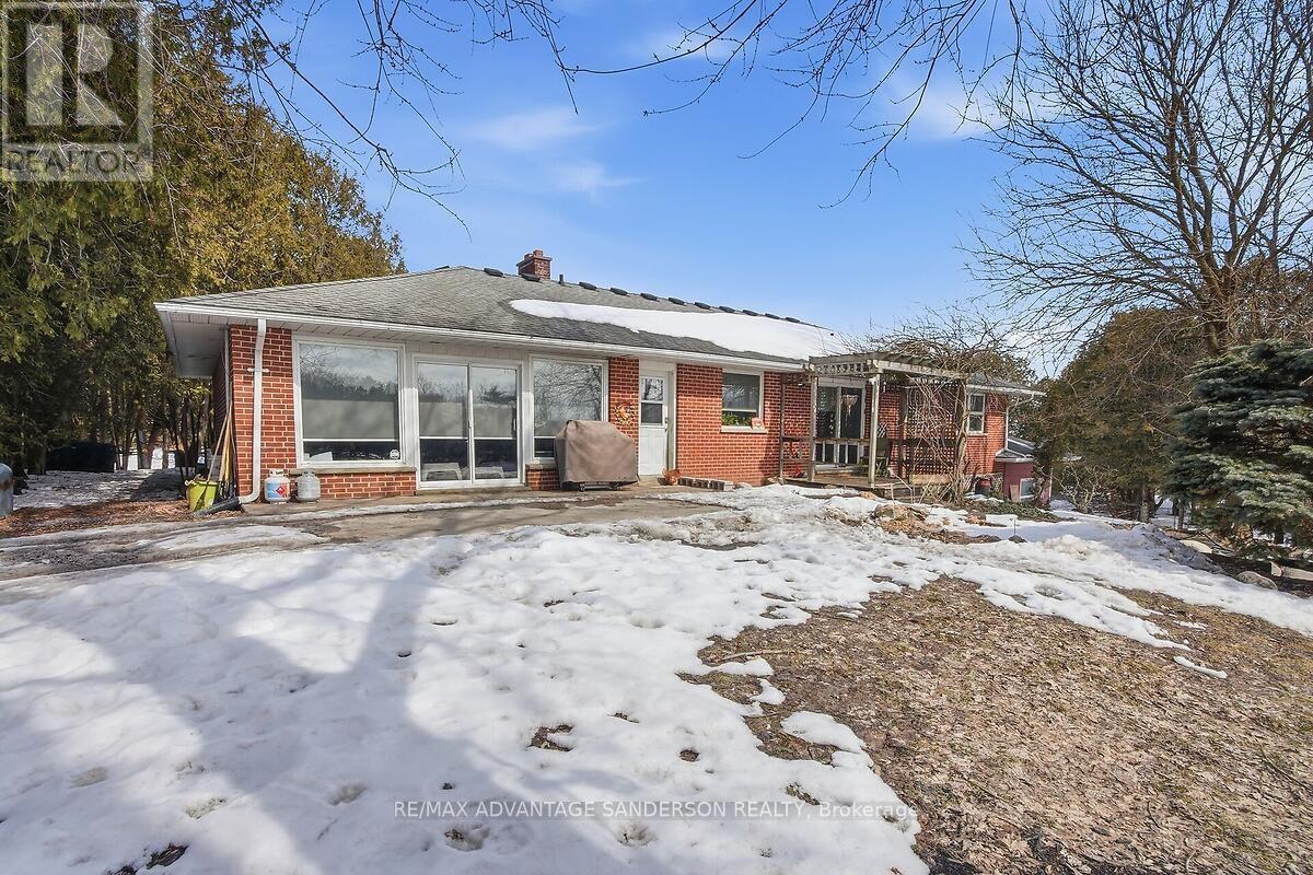 8201 Observatory Drive, Lucan Biddulph, Ontario  N0M 1V0 - Photo 15 - X12855326