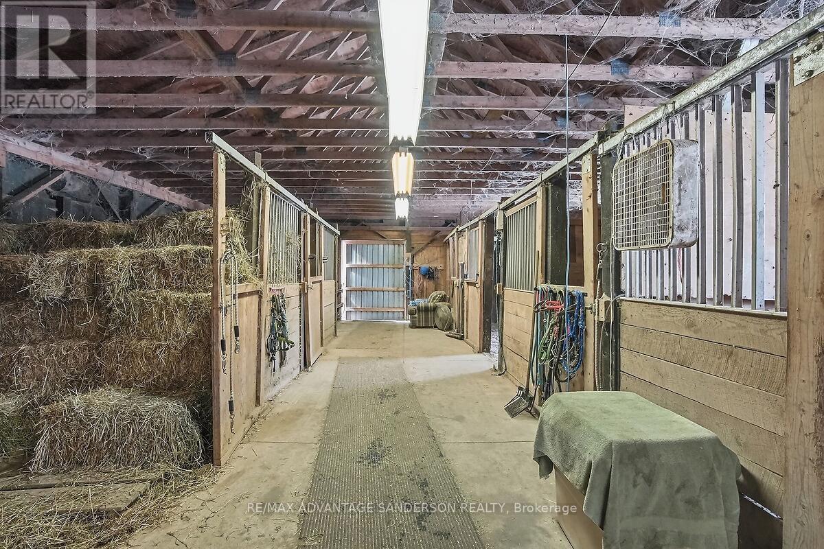 8201 Observatory Drive, Lucan Biddulph, Ontario  N0M 1V0 - Photo 18 - X12855326