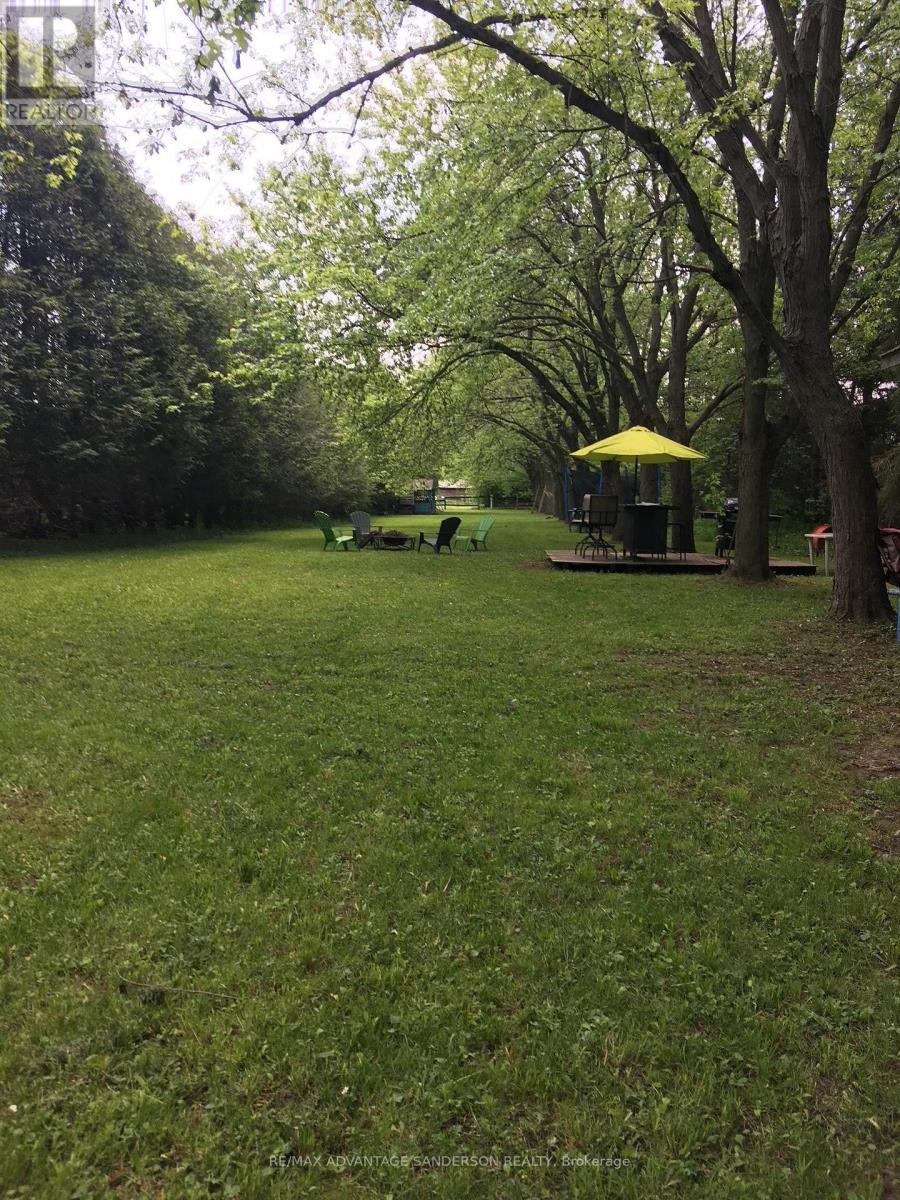 8201 Observatory Drive, Lucan Biddulph, Ontario  N0M 1V0 - Photo 27 - X12855326