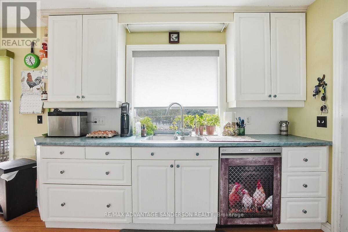 8201 Observatory Drive, Lucan Biddulph, Ontario  N0M 1V0 - Photo 32 - X12855326