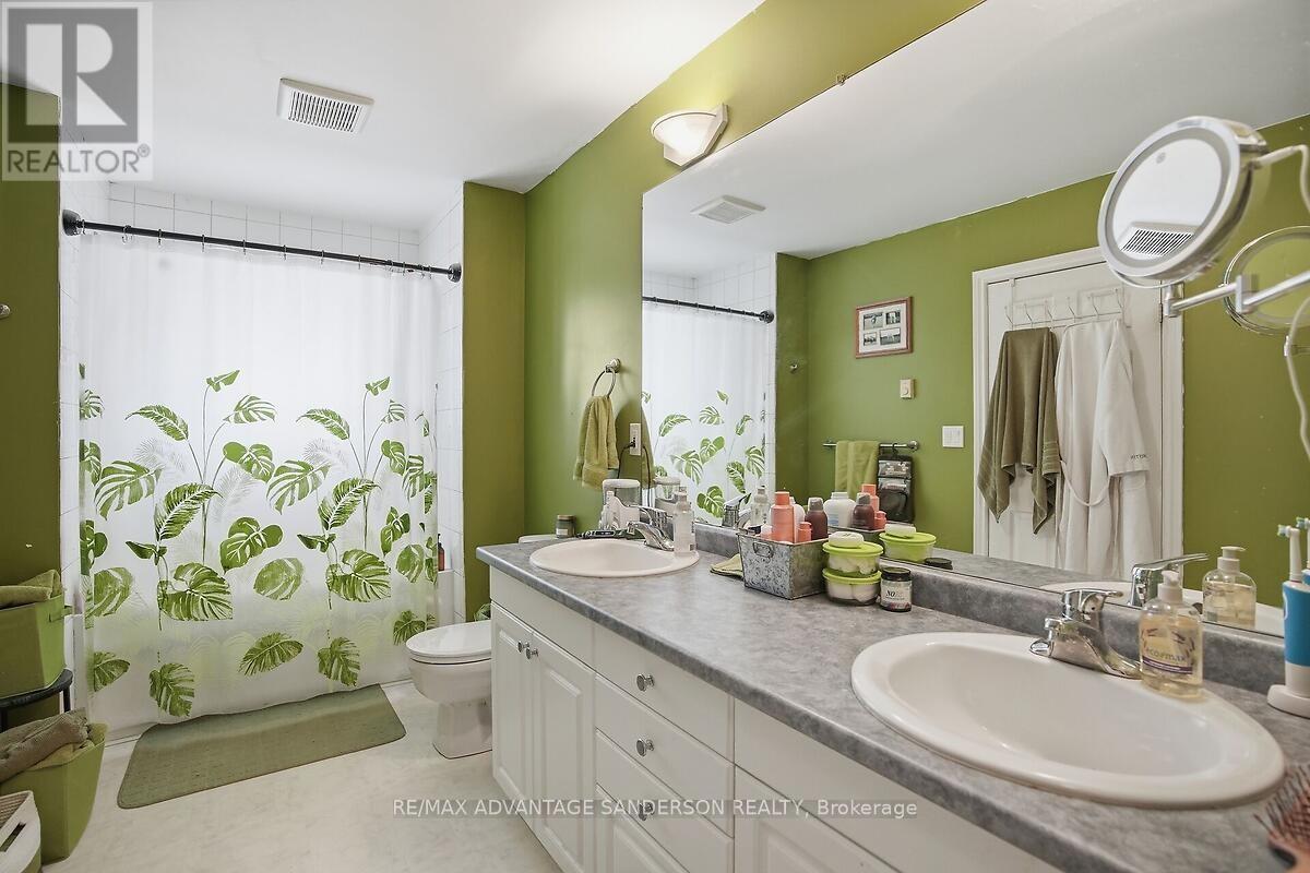 8201 Observatory Drive, Lucan Biddulph, Ontario  N0M 1V0 - Photo 38 - X12855326