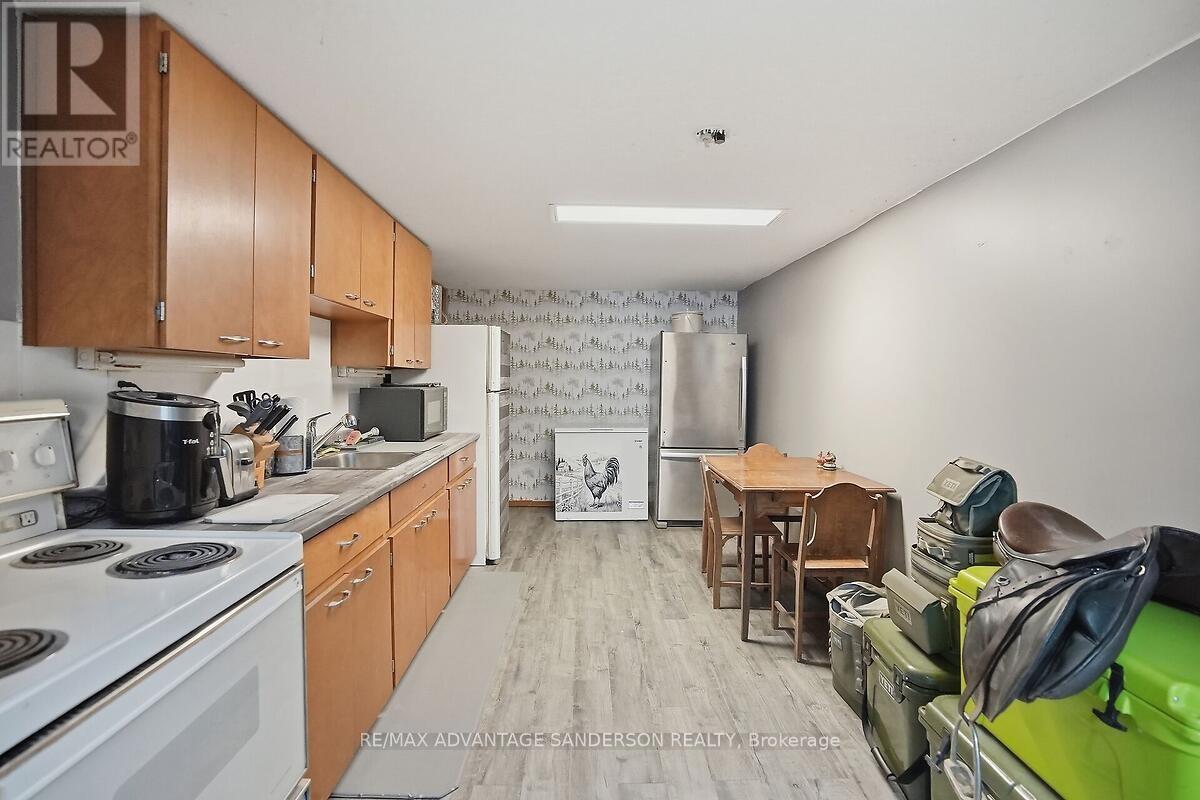 8201 Observatory Drive, Lucan Biddulph, Ontario  N0M 1V0 - Photo 44 - X12855326