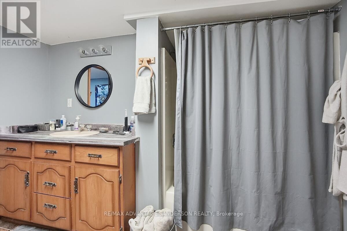 8201 Observatory Drive, Lucan Biddulph, Ontario  N0M 1V0 - Photo 46 - X12855326