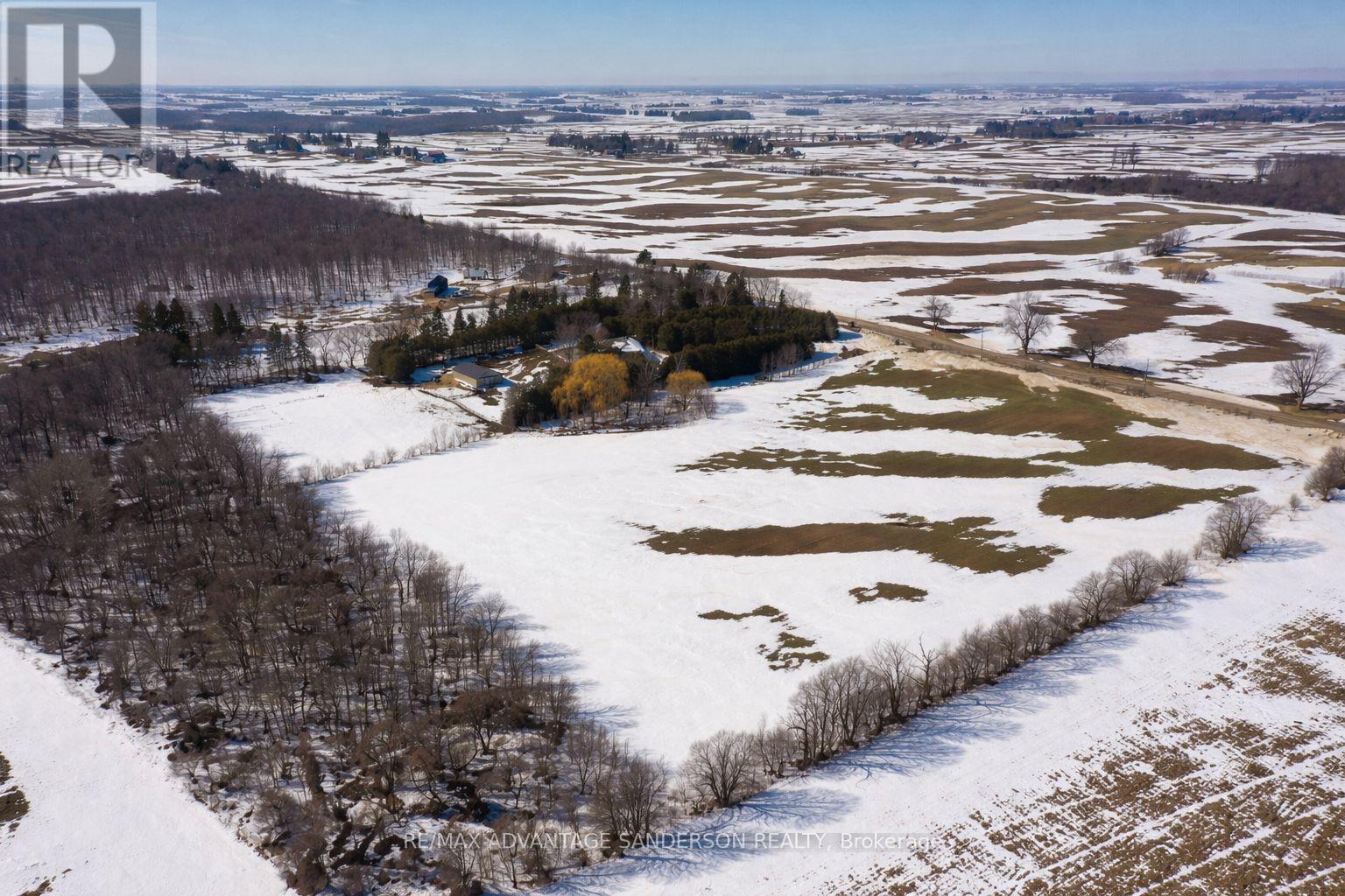 8201 Observatory Drive, Lucan Biddulph, Ontario  N0M 1V0 - Photo 8 - X12855326