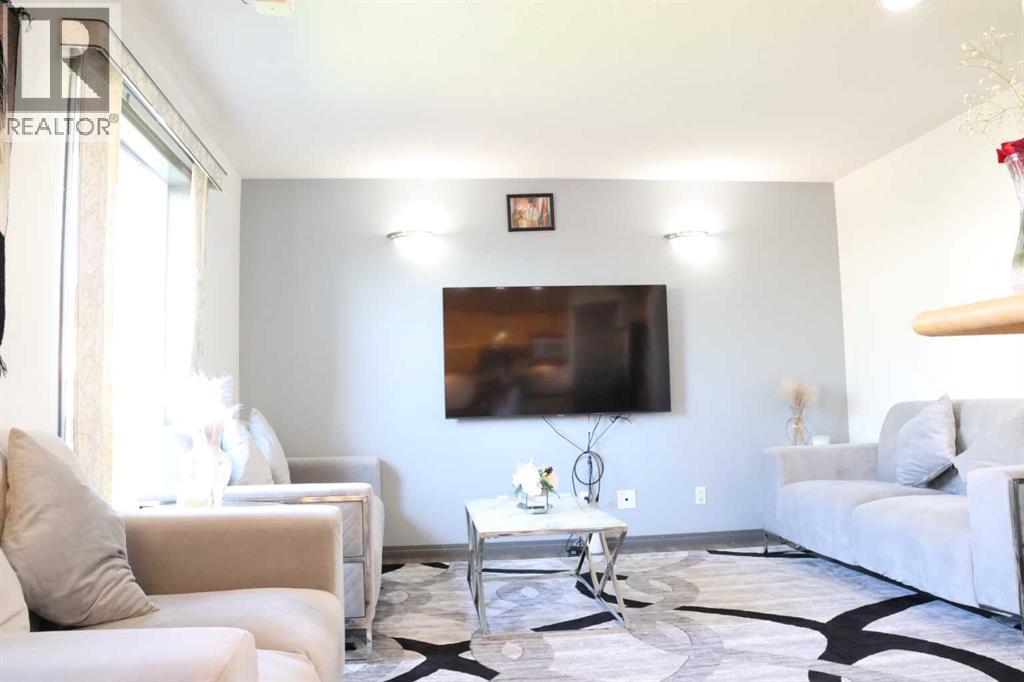 266 Martha's Manor Ne, Calgary, Alberta  T3J 4Y6 - Photo 4 - A2277132