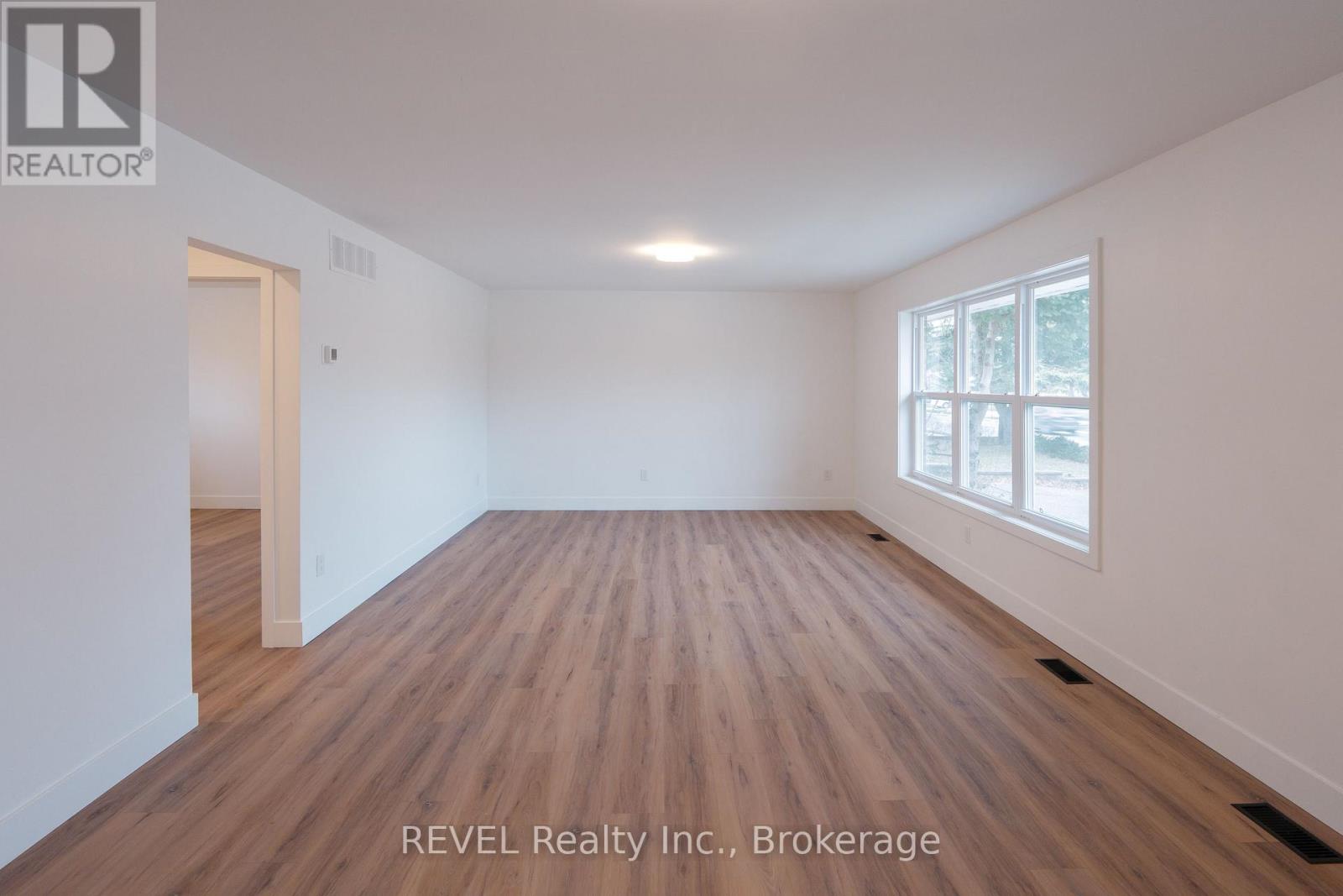 Upper - 2137 Mount Forest Drive, Burlington, Ontario  L7P 1H6 - Photo 11 - W12855254