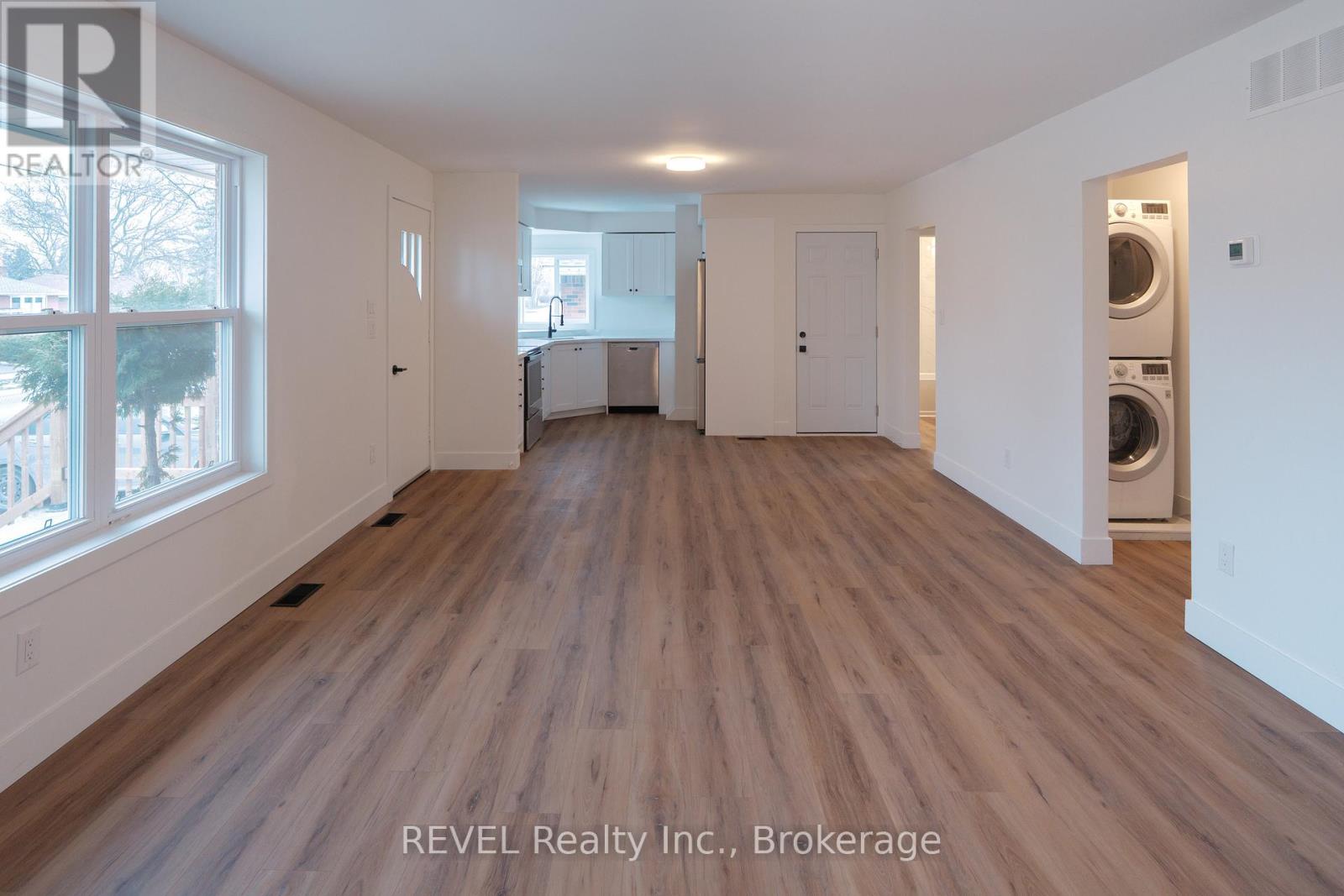 Upper - 2137 Mount Forest Drive, Burlington, Ontario  L7P 1H6 - Photo 13 - W12855254