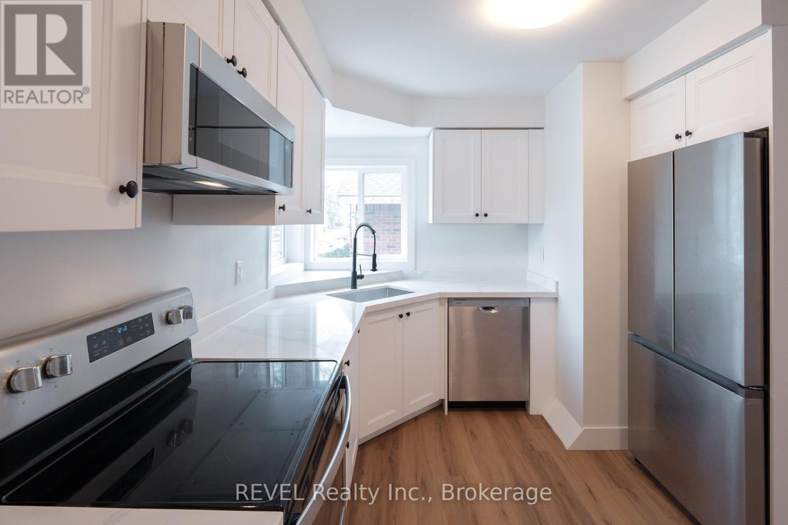 Upper - 2137 Mount Forest Drive, Burlington, Ontario  L7P 1H6 - Photo 15 - W12855254