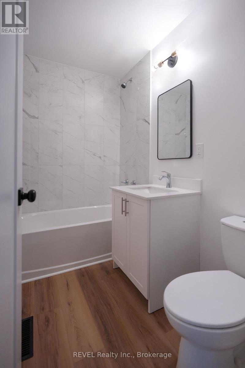 Upper - 2137 Mount Forest Drive, Burlington, Ontario  L7P 1H6 - Photo 16 - W12855254