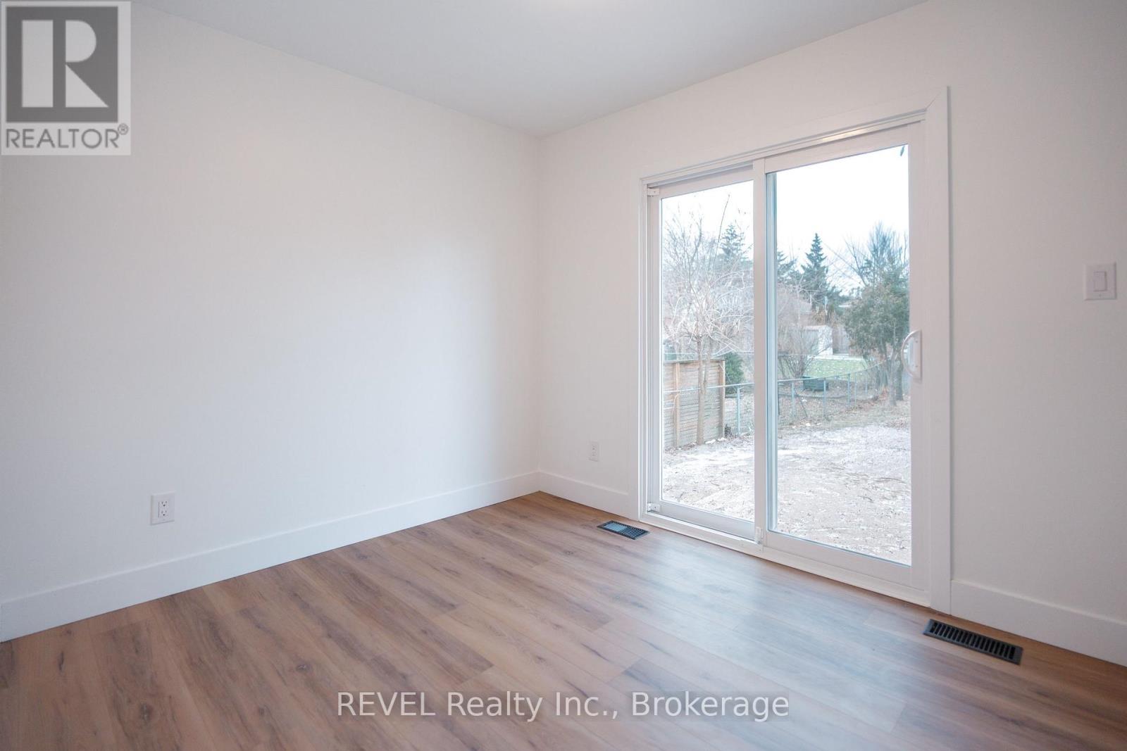 Upper - 2137 Mount Forest Drive, Burlington, Ontario  L7P 1H6 - Photo 17 - W12855254